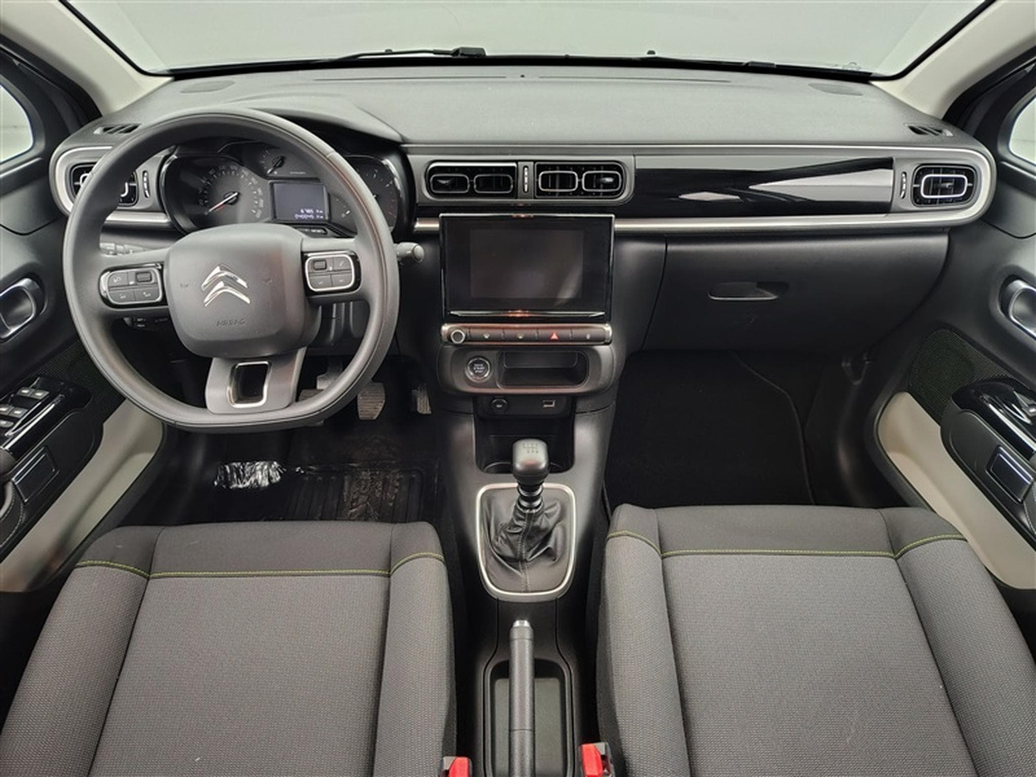 Citroen C3 1.2i PureTech Shine CARPLAY / FULL LED / JA 16" (2023) - Photo 8
