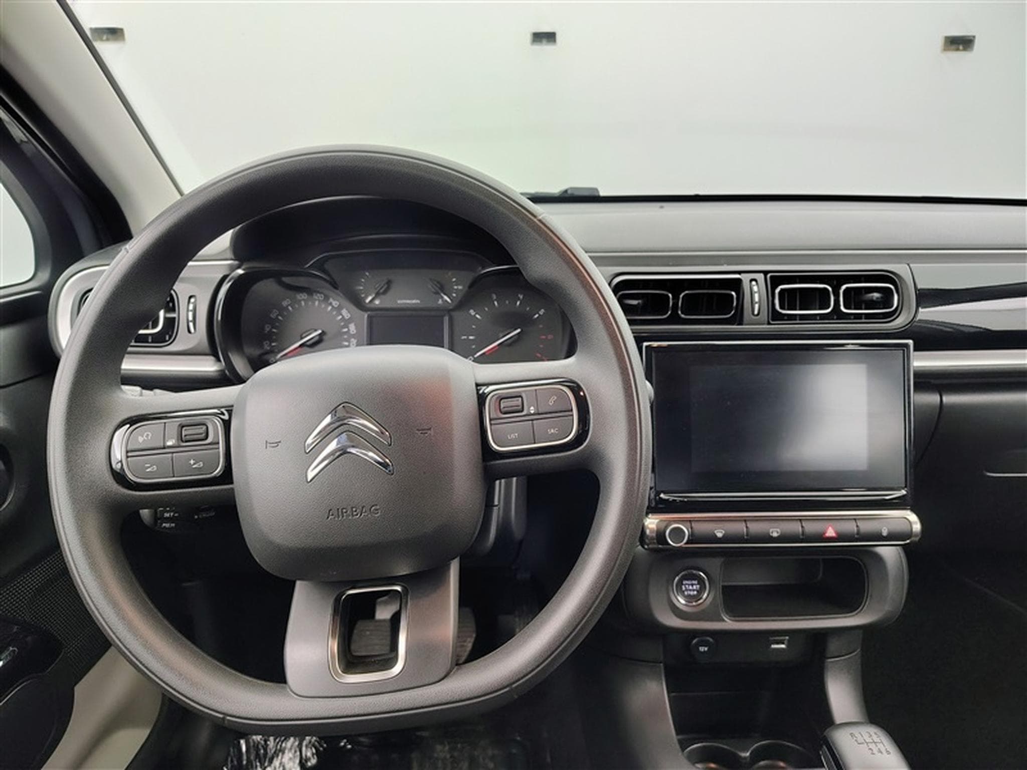 Citroen C3 1.2i PureTech Shine CARPLAY / FULL LED / JA 16" (2023) - Photo 9