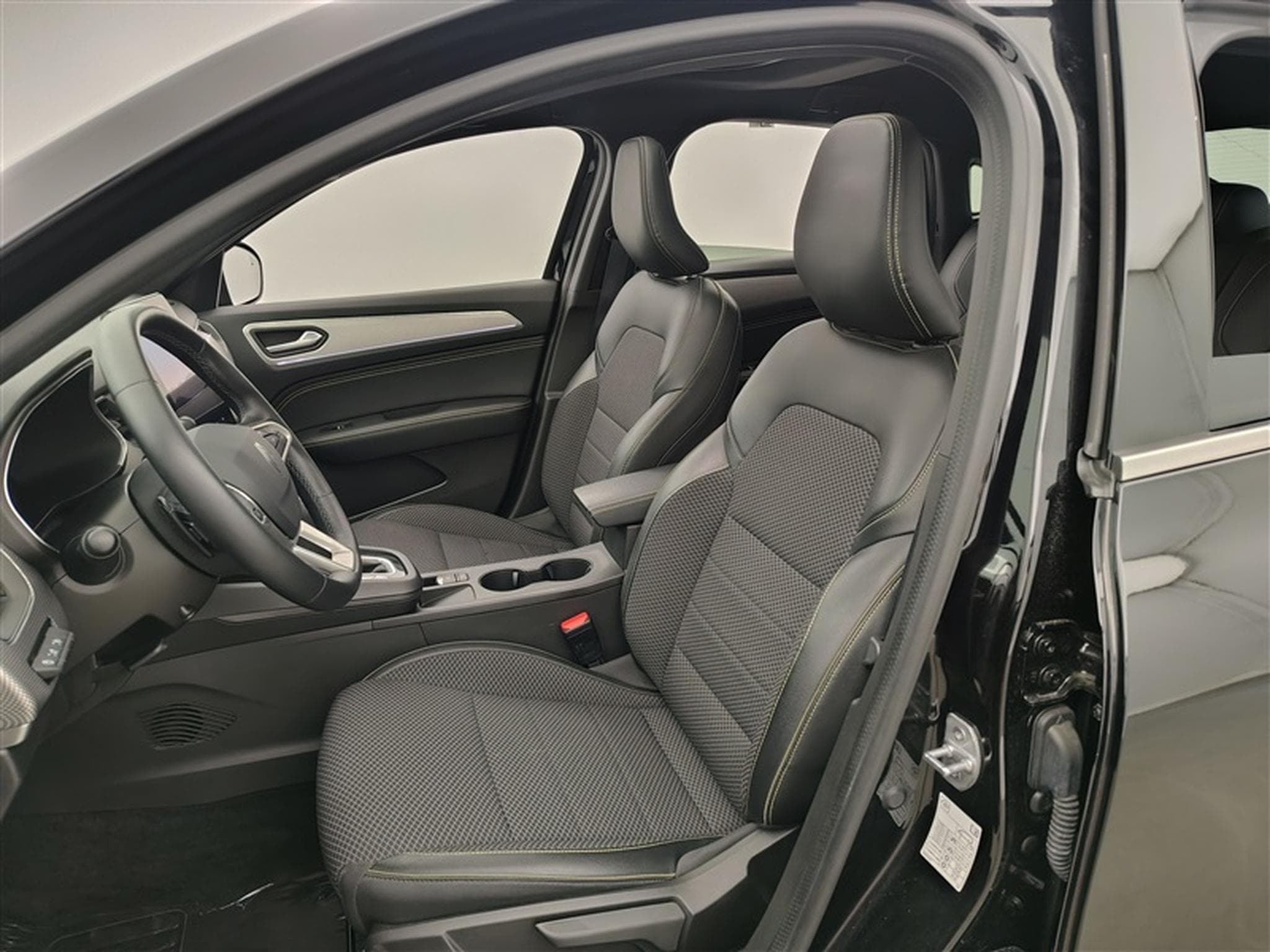 Renault Arkana 1.3 TCe MHEV TECHNO EDC/ Toit ouvrant (2025) - Foto 7