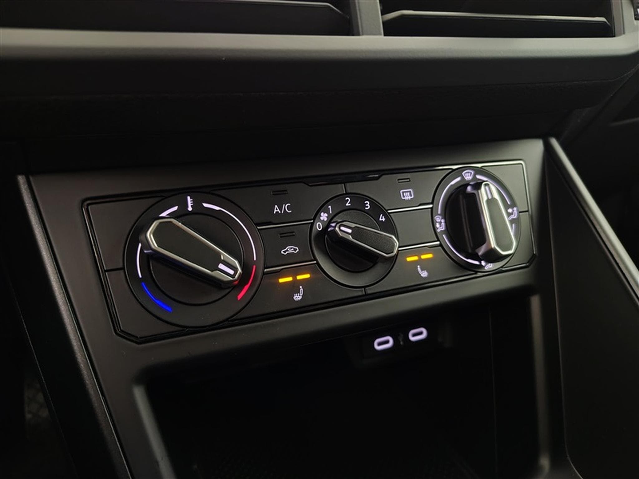 VW Polo 1.0 MPI 80cv Life CARPLAY / FULL LED / PDC AR (2026) - Photo 19