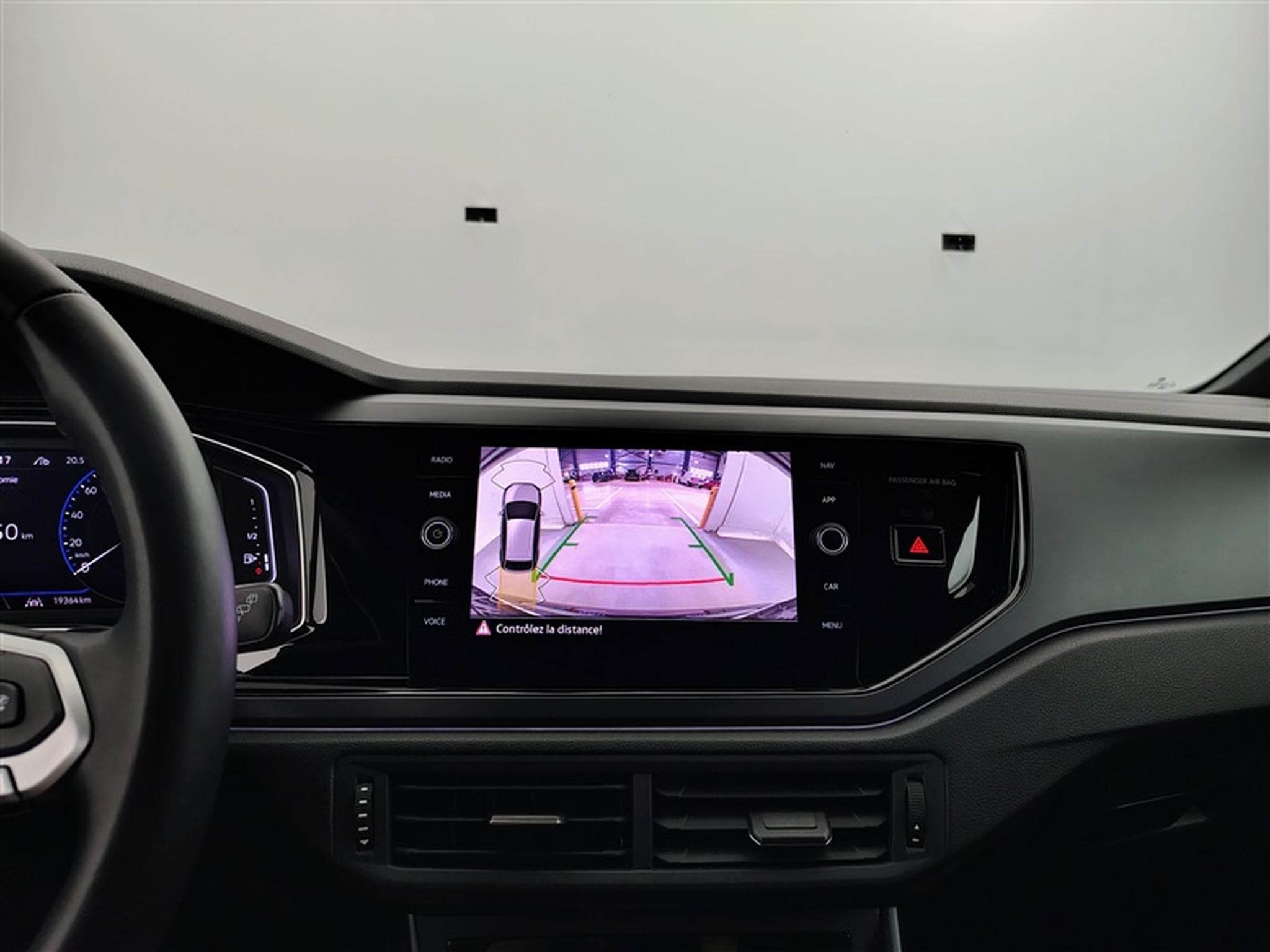 VW Taigo 1.0 TSI 115cv DSG R-Line CARPLAY / FULL LED / CAMERA / JA 18 (2025) - Foto 18