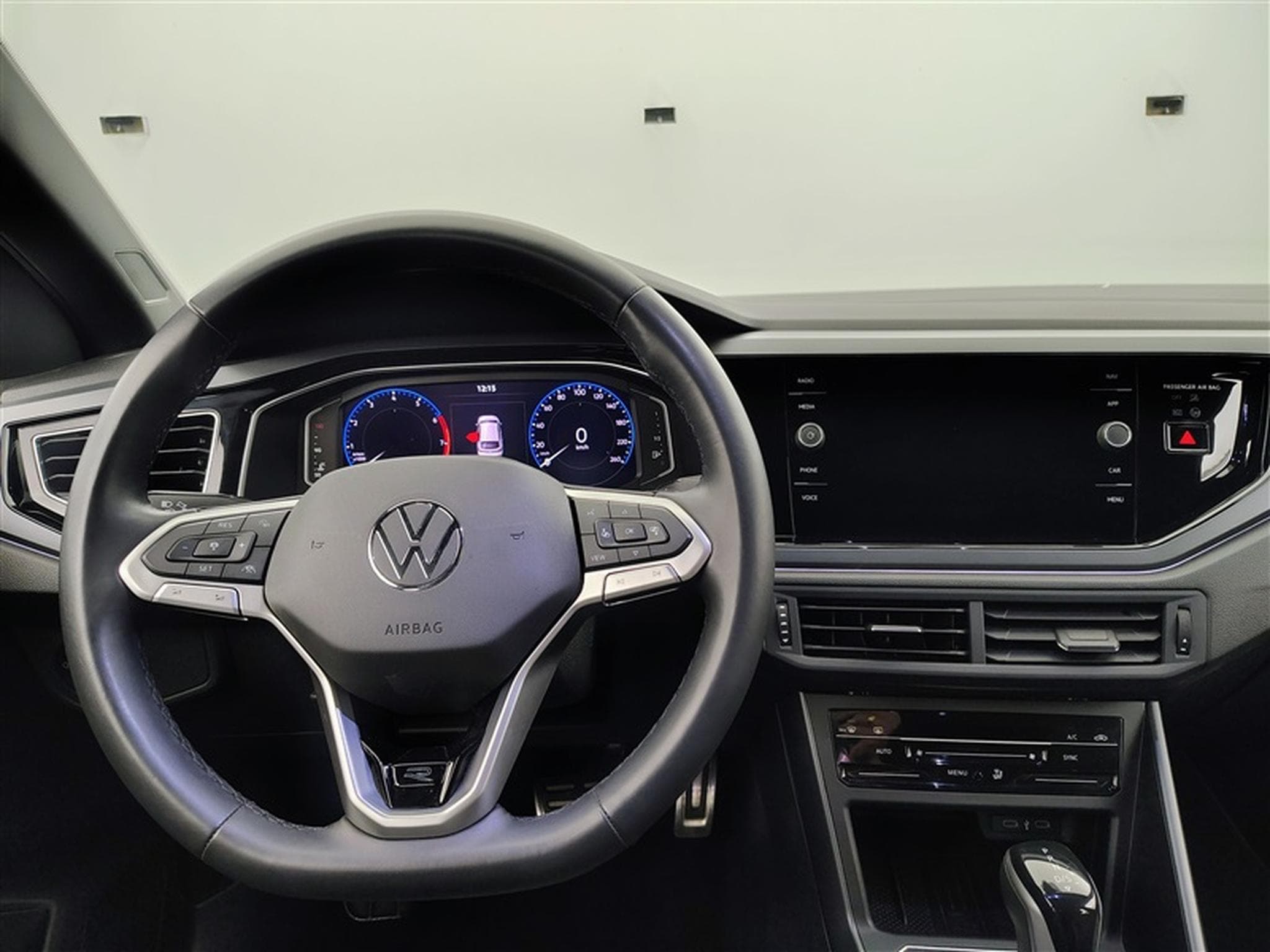 VW Taigo 1.0 TSI 115cv DSG R-Line CARPLAY / FULL LED / CAMERA / JA 18 (2025) - Foto 9