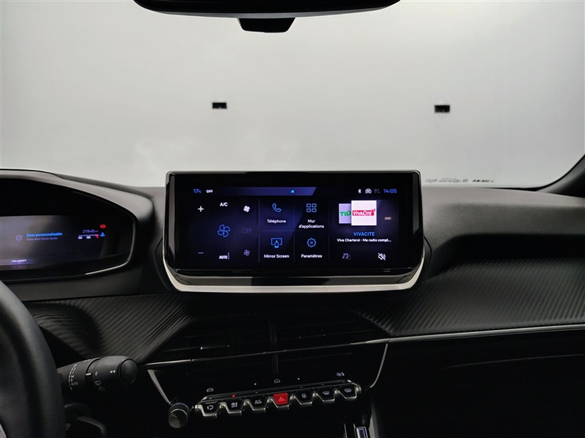 Peugeot 2008 1.2 PureTech Allure CARPLAY / FULL LED / PDC (2025) - Photo 11