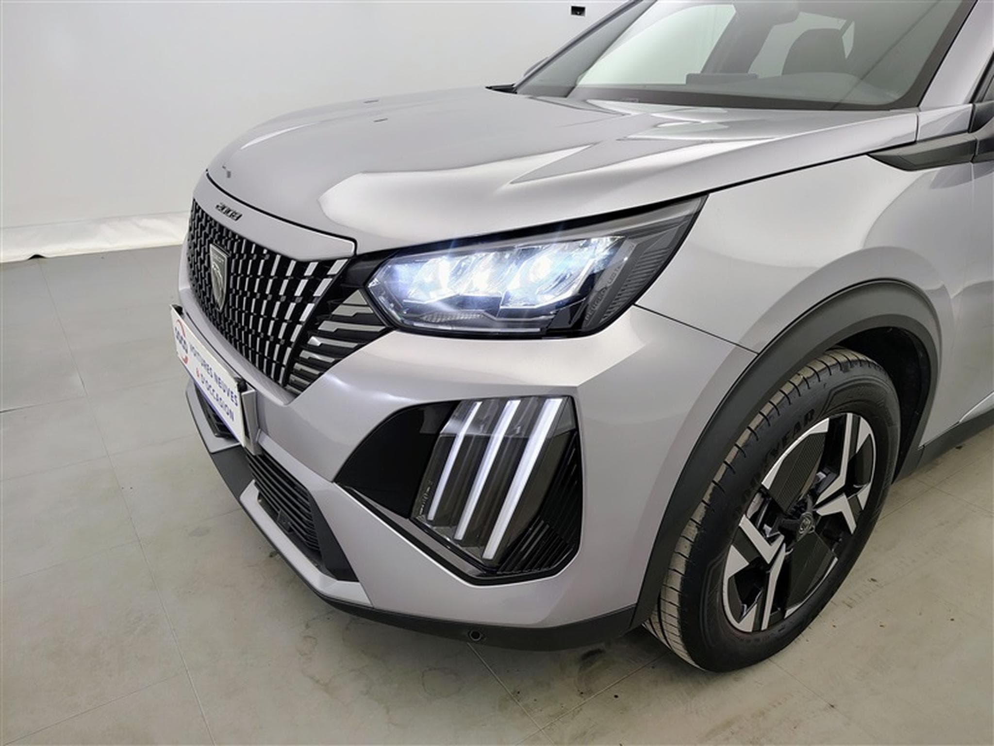 Peugeot 2008 1.2 PureTech Allure CARPLAY / FULL LED / PDC (2025) - Photo 15