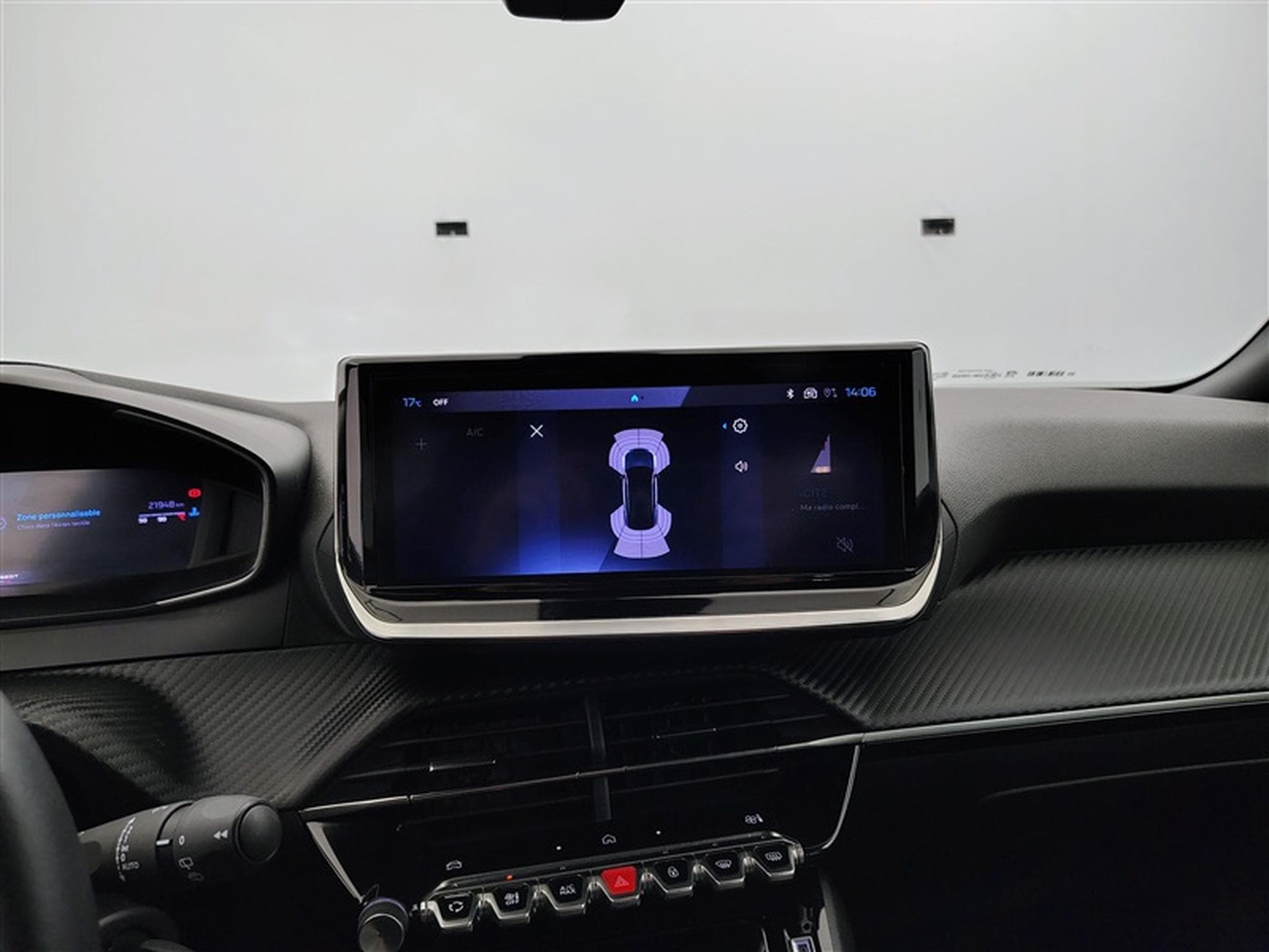Peugeot 2008 1.2 PureTech Allure CARPLAY / FULL LED / PDC (2025) - Photo 18
