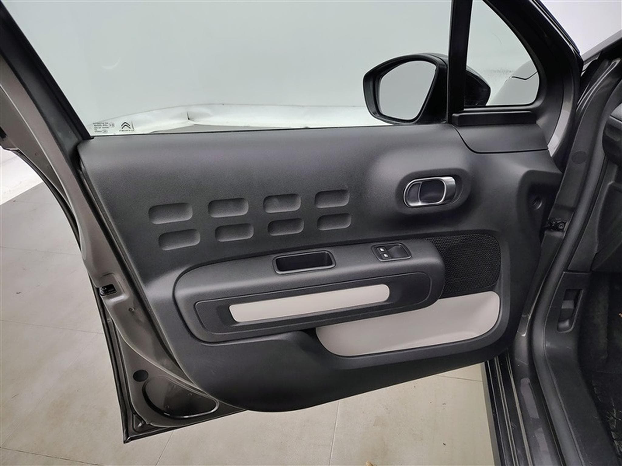 Citroen C3 1.2i PureTech Shine Navi / Led / PDC (2023) - Photo 16