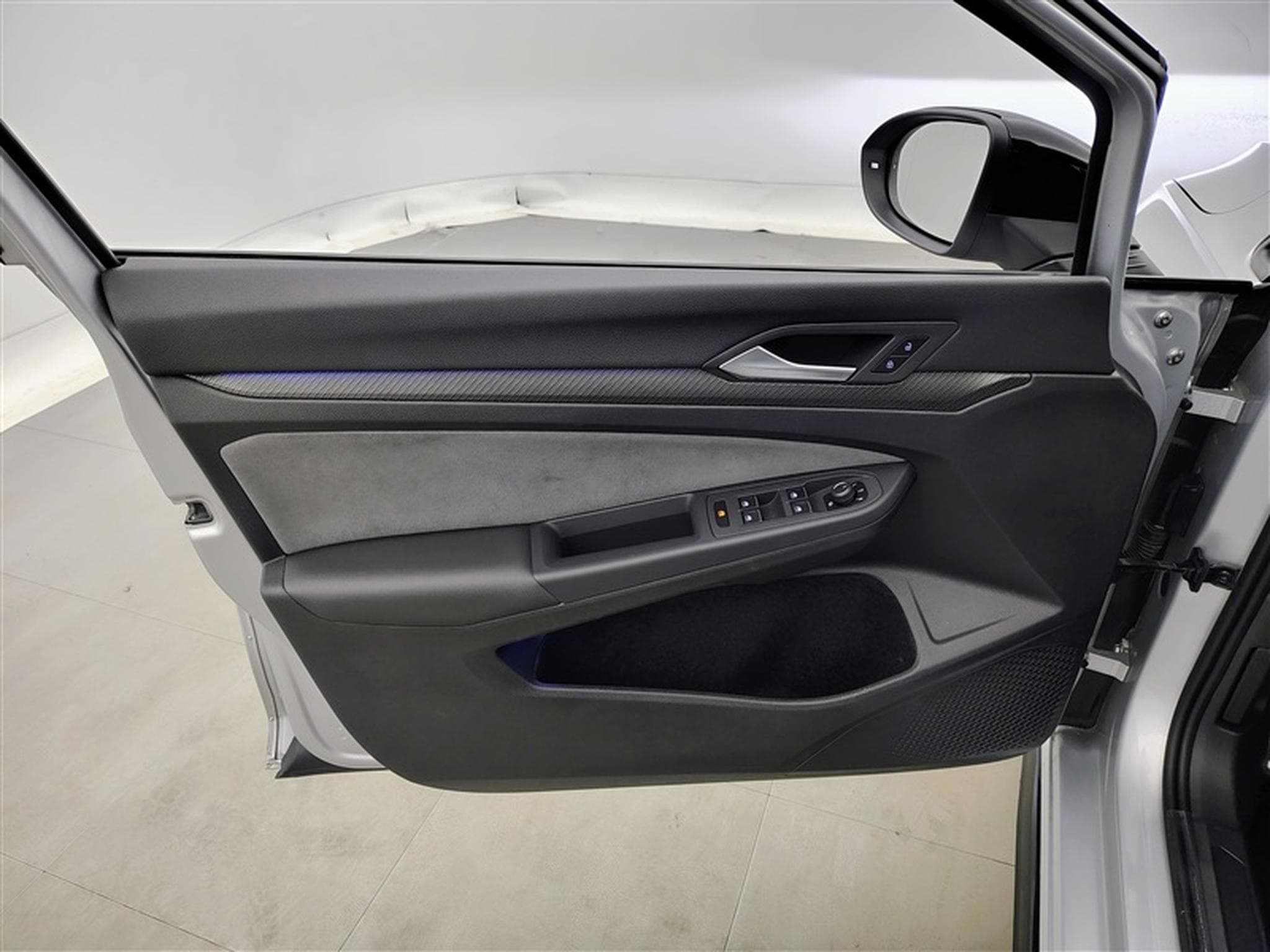 VW Golf 1.5 eTSI 150cv DSG R-Line NAVI / FULL LED / TOIT PANO / CAM (2024) - Photo 17