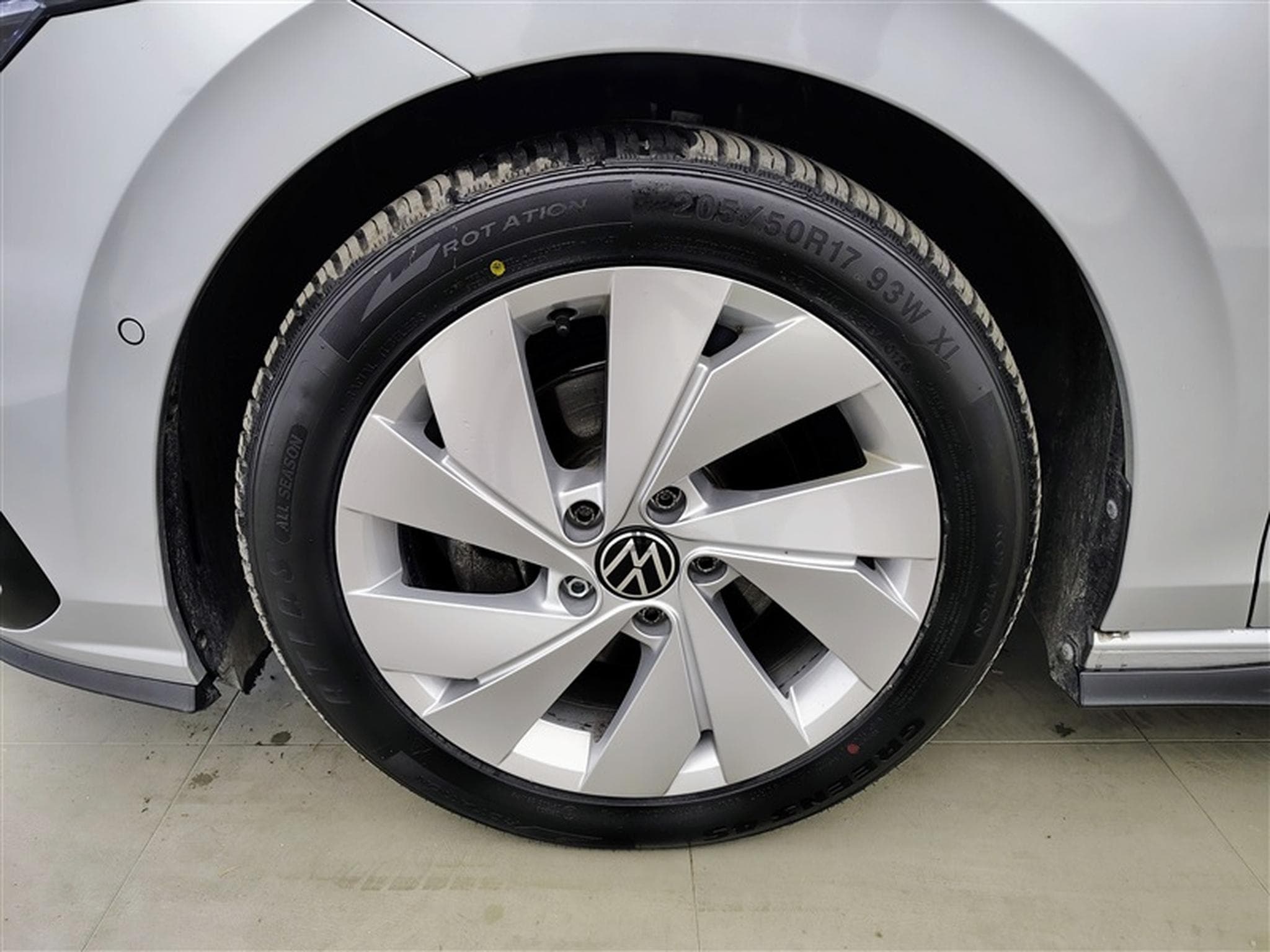 VW Golf 1.5 eTSI 150cv DSG R-Line NAVI / FULL LED / TOIT PANO / CAM (2024) - Photo 6
