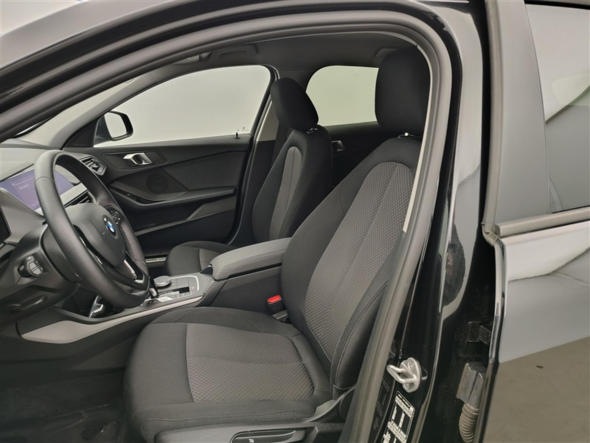 BMW 116 116dA Business NAVI/FULL LED/JA16/PDC AV AR (2023) - Photo 7