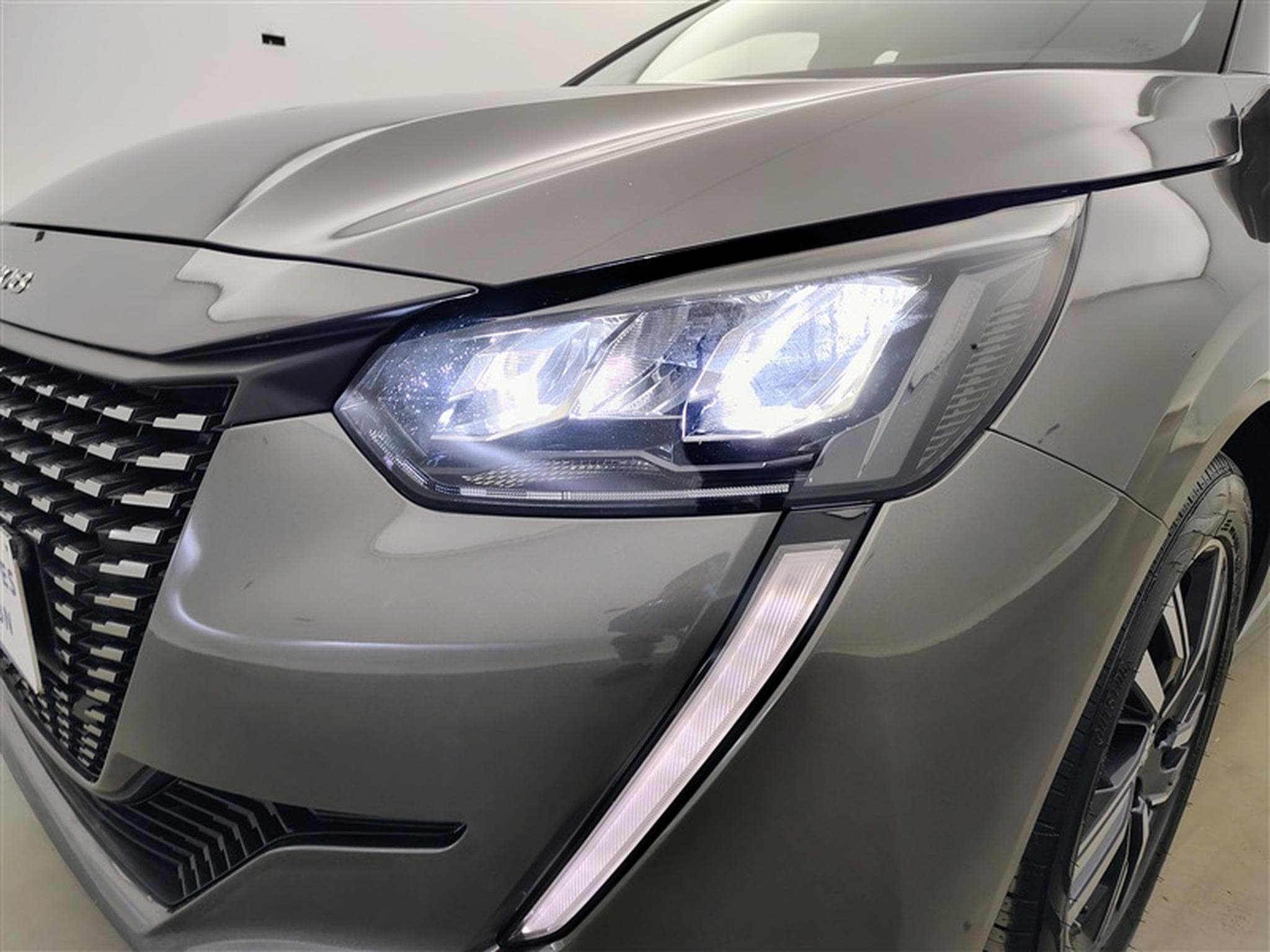 Peugeot 208 1.2i PureTech 100Cv EAT8 Style NAVI / FULL LED / PDC (2023) - Foto 15