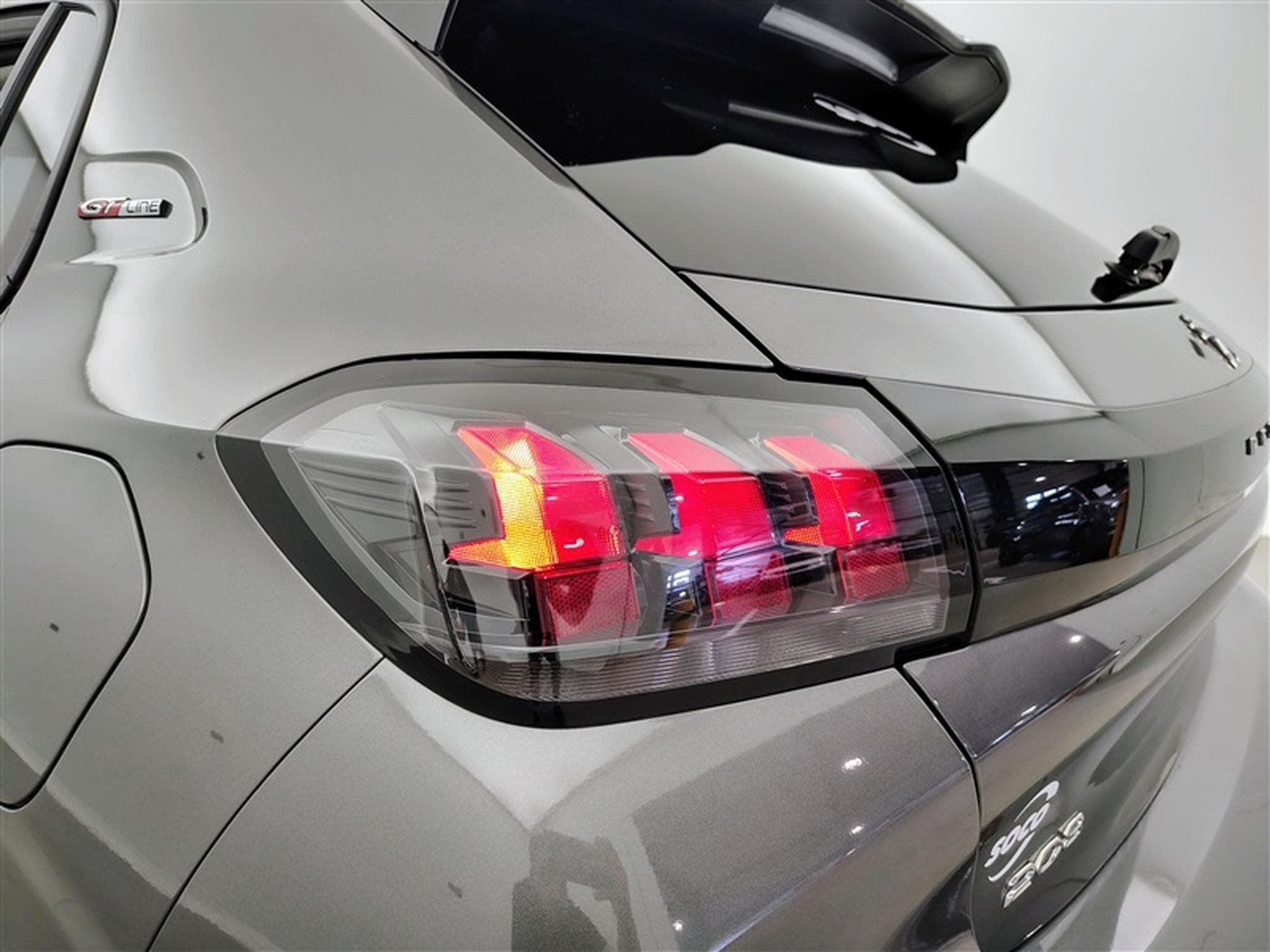 Peugeot 208 1.2i PureTech 100Cv EAT8 Style NAVI / FULL LED / PDC (2023) - Foto 16
