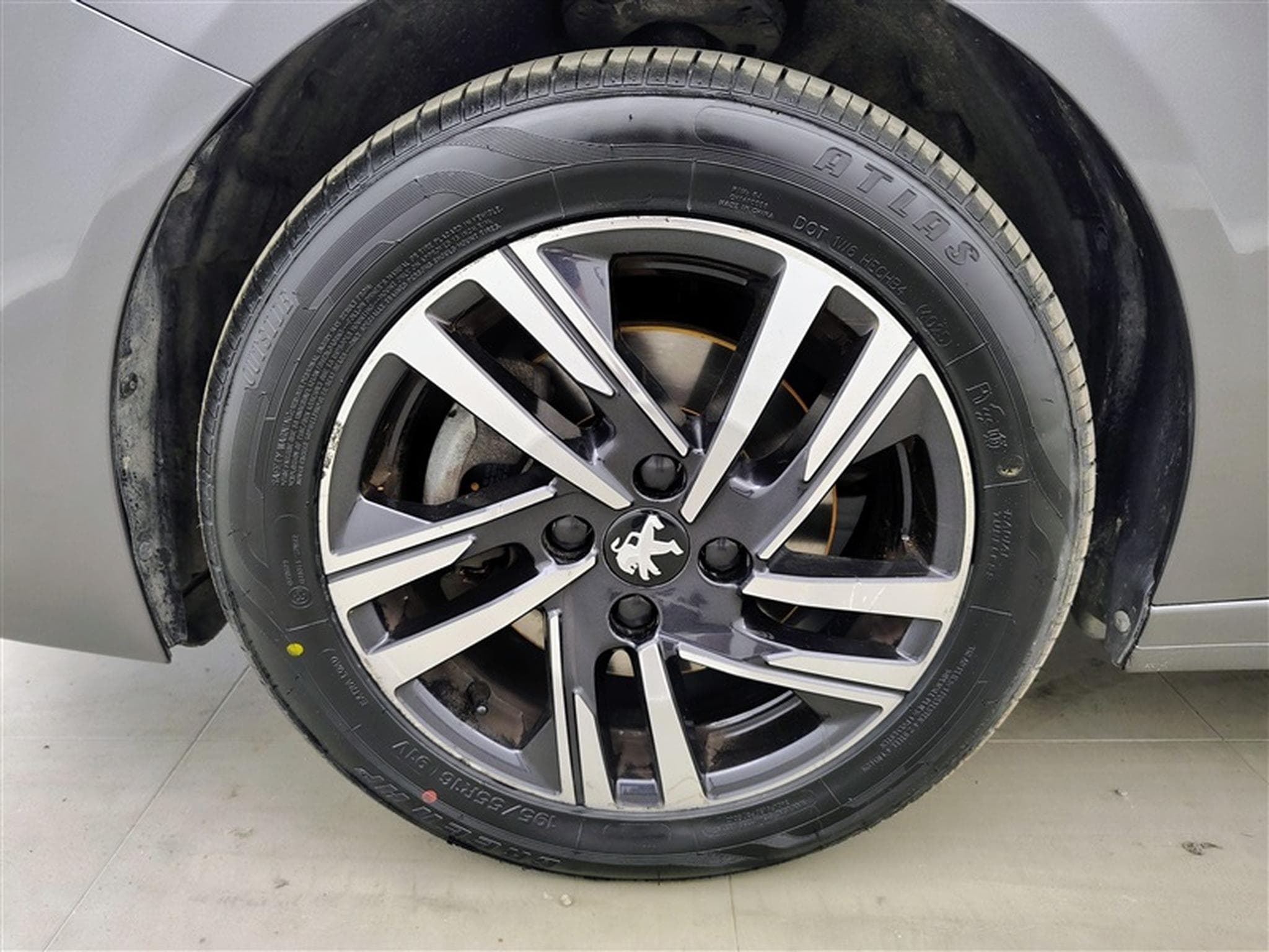 Peugeot 208 1.2i PureTech 100Cv EAT8 Style NAVI / FULL LED / PDC (2023) - Foto 6
