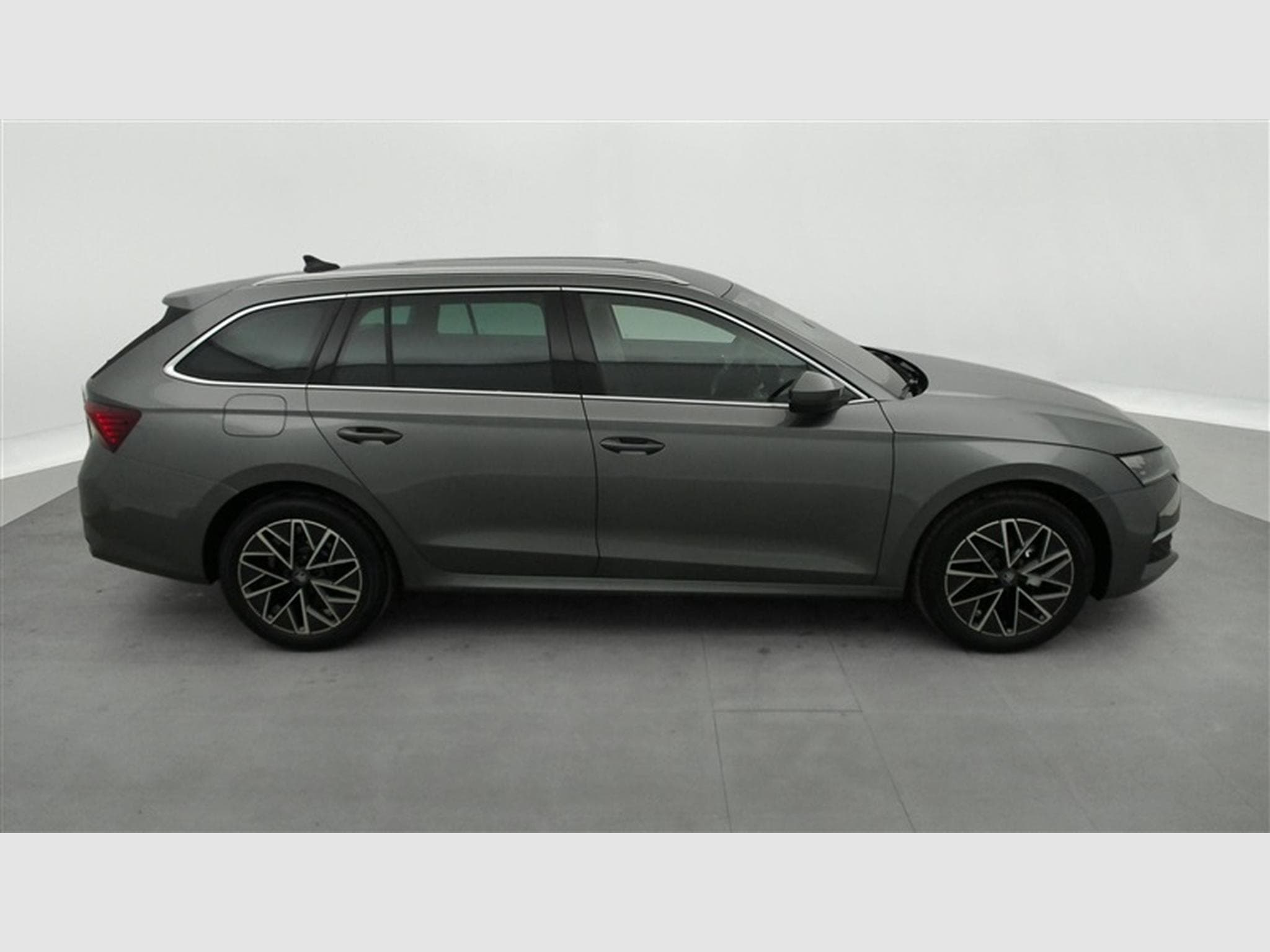 Skoda Octavia 1.5 e-TSi 150cv DSG Selection CARPLAY / FULL LED / CAMERA (2026) - Foto 25