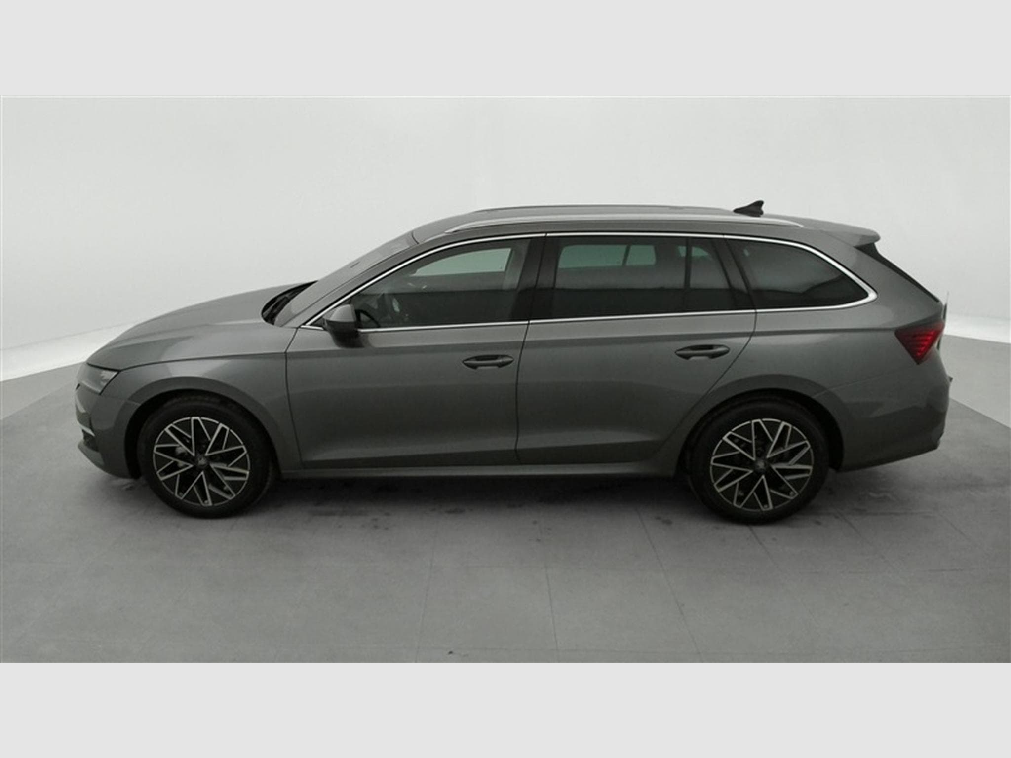 Skoda Octavia 1.5 e-TSi 150cv DSG Selection CARPLAY / FULL LED / CAMERA (2026) - Foto 3