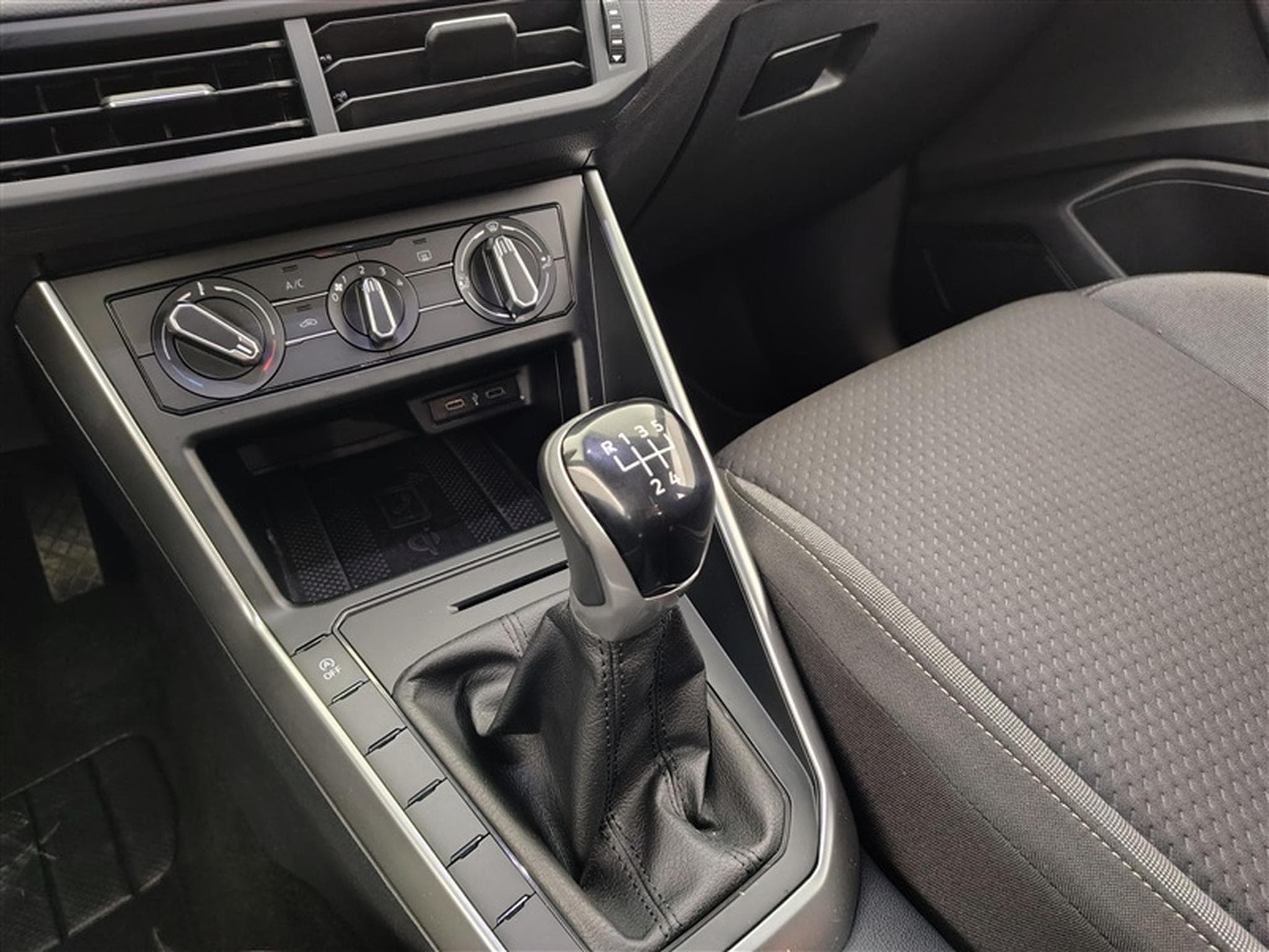 VW Taigo 1.0 TSI Life  Navi Cockpit / Led (2022) - Foto 12