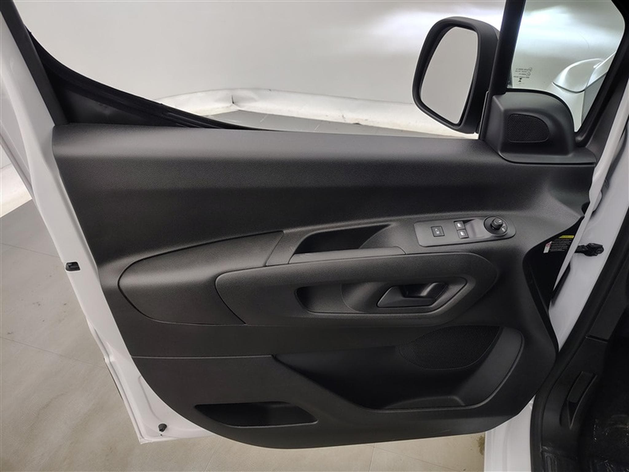 Citroen Berlingo 1.5 BlueHDi 100cv M 3pl. CARPLAY / CAMERA (2026) - Photo 17