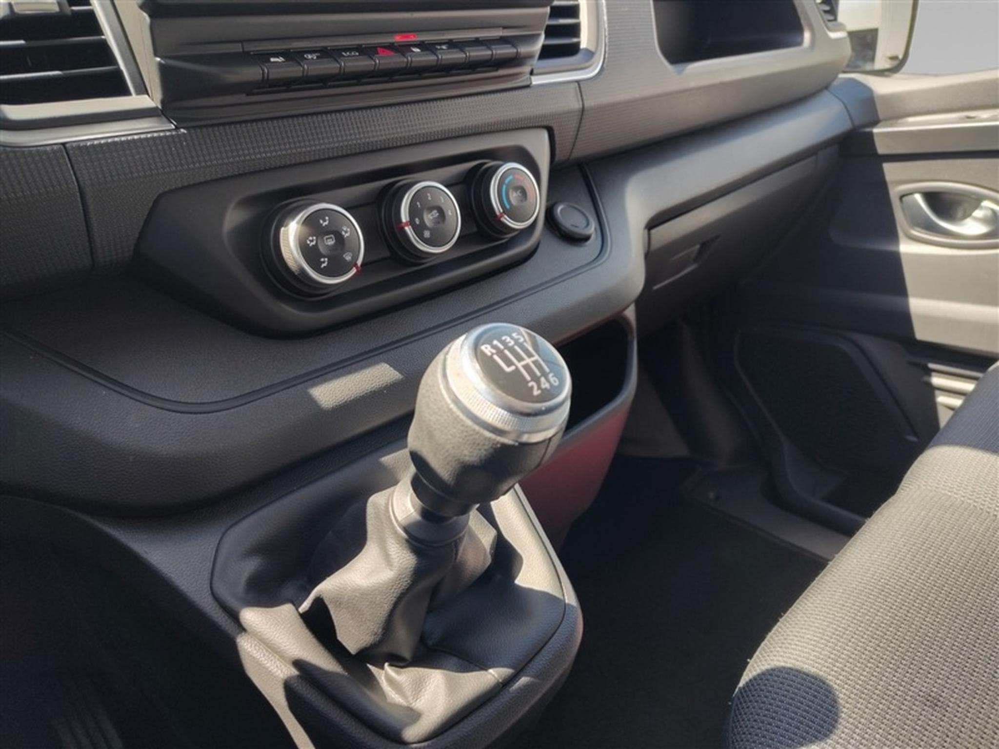 Nissan Primastar 2.0 dCi 30 L2H1 FULL LED / CLIM (2024) - Foto 12