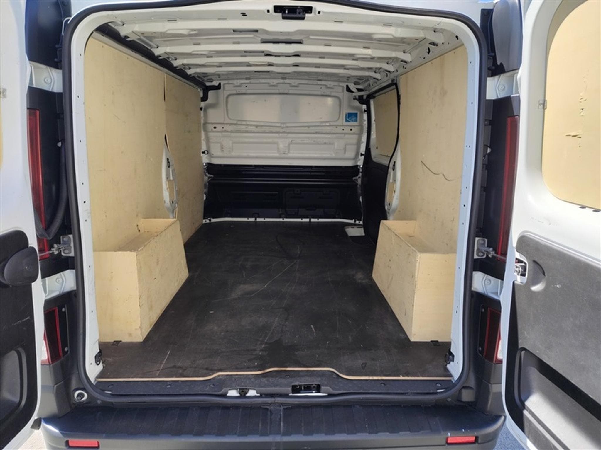 Nissan Primastar 2.0 dCi 30 L2H1 FULL LED / CLIM (2024) - Foto 14