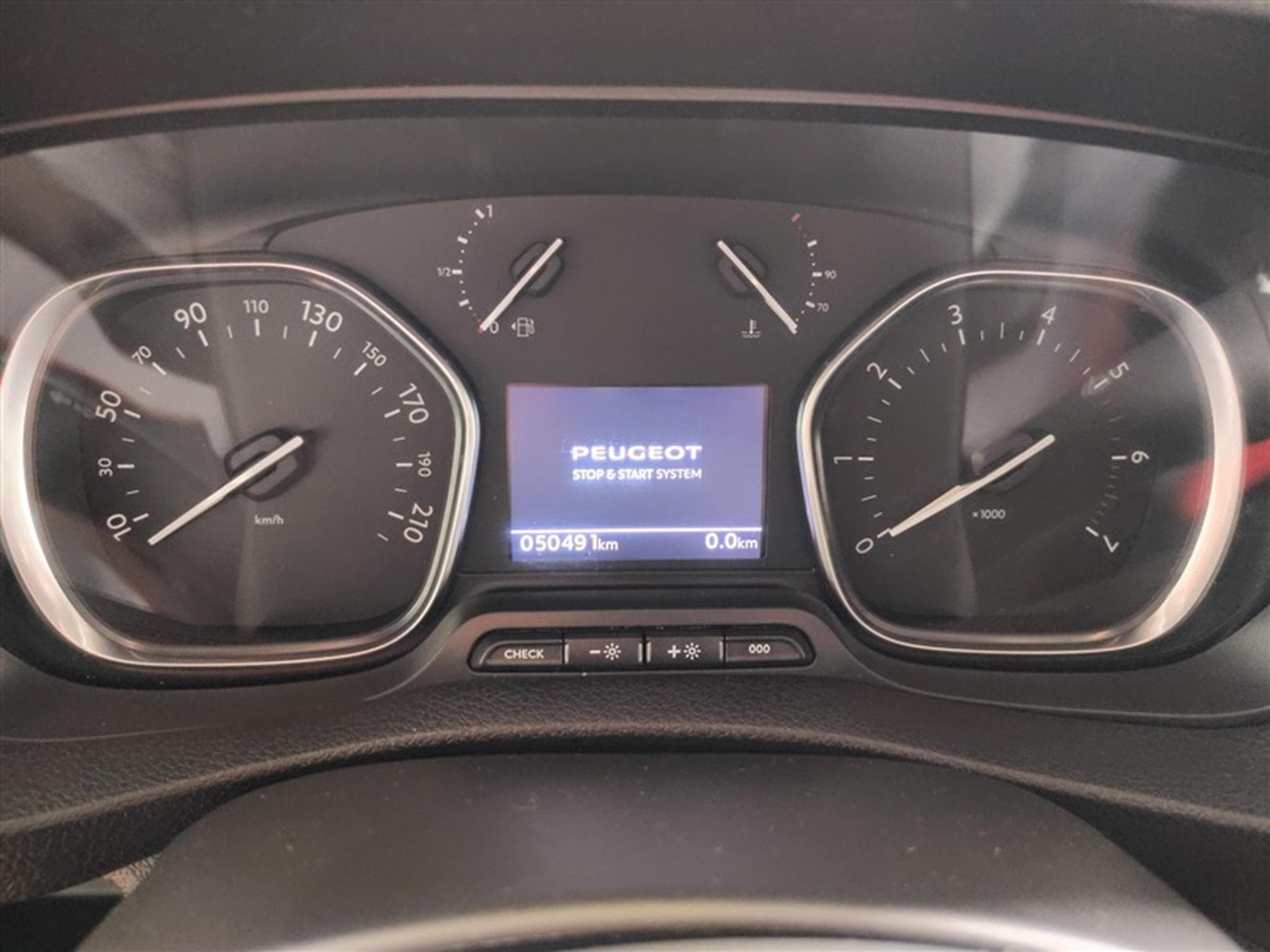 Peugeot Expert 2.0 BlueHDi EAT8 L2 NAVI CLIM / TEL / PDC AV-AR (2023) - Foto 10