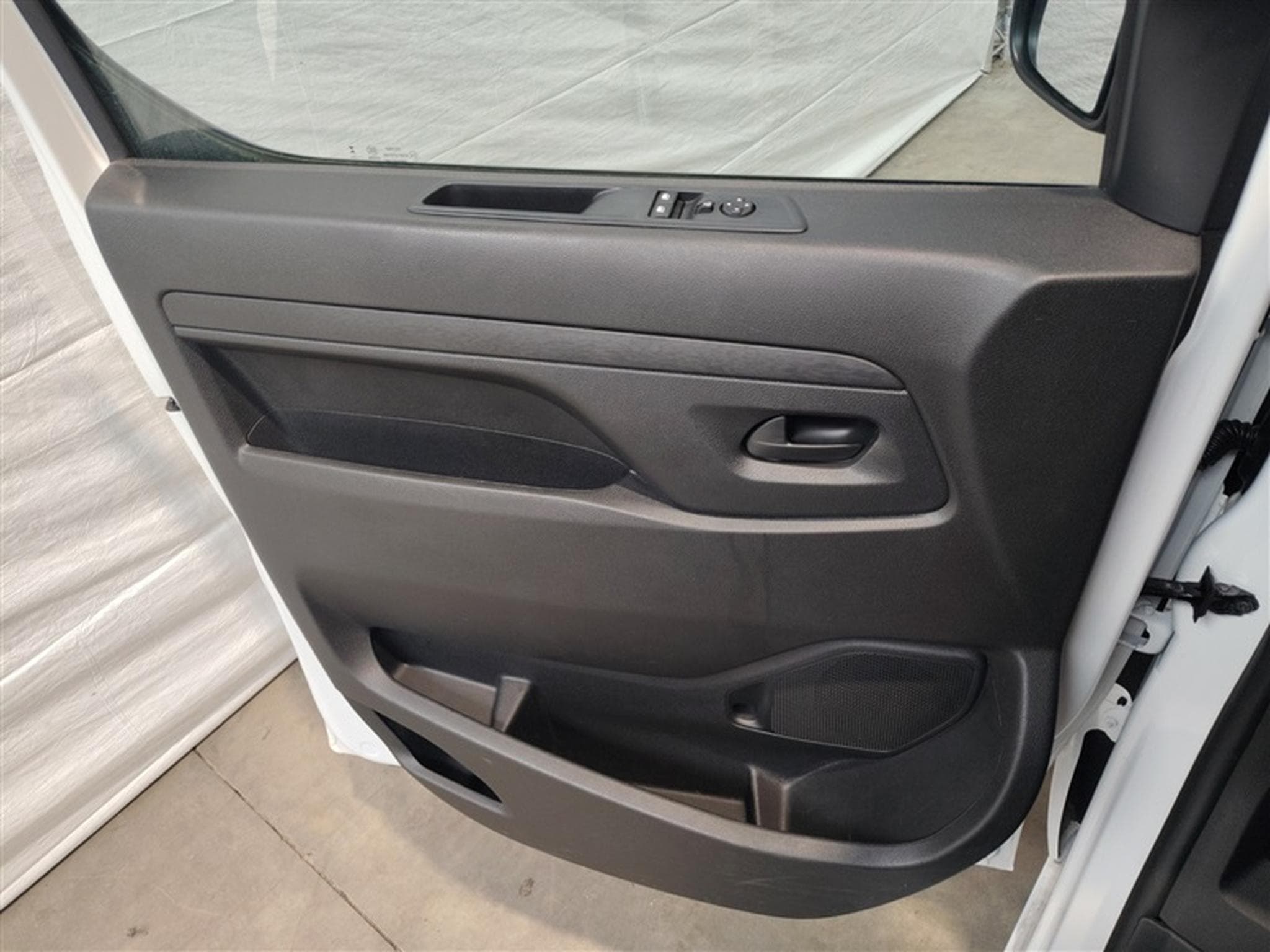 Peugeot Expert 2.0 BlueHDi EAT8 L2 NAVI CLIM / TEL / PDC AV-AR (2023) - Foto 17