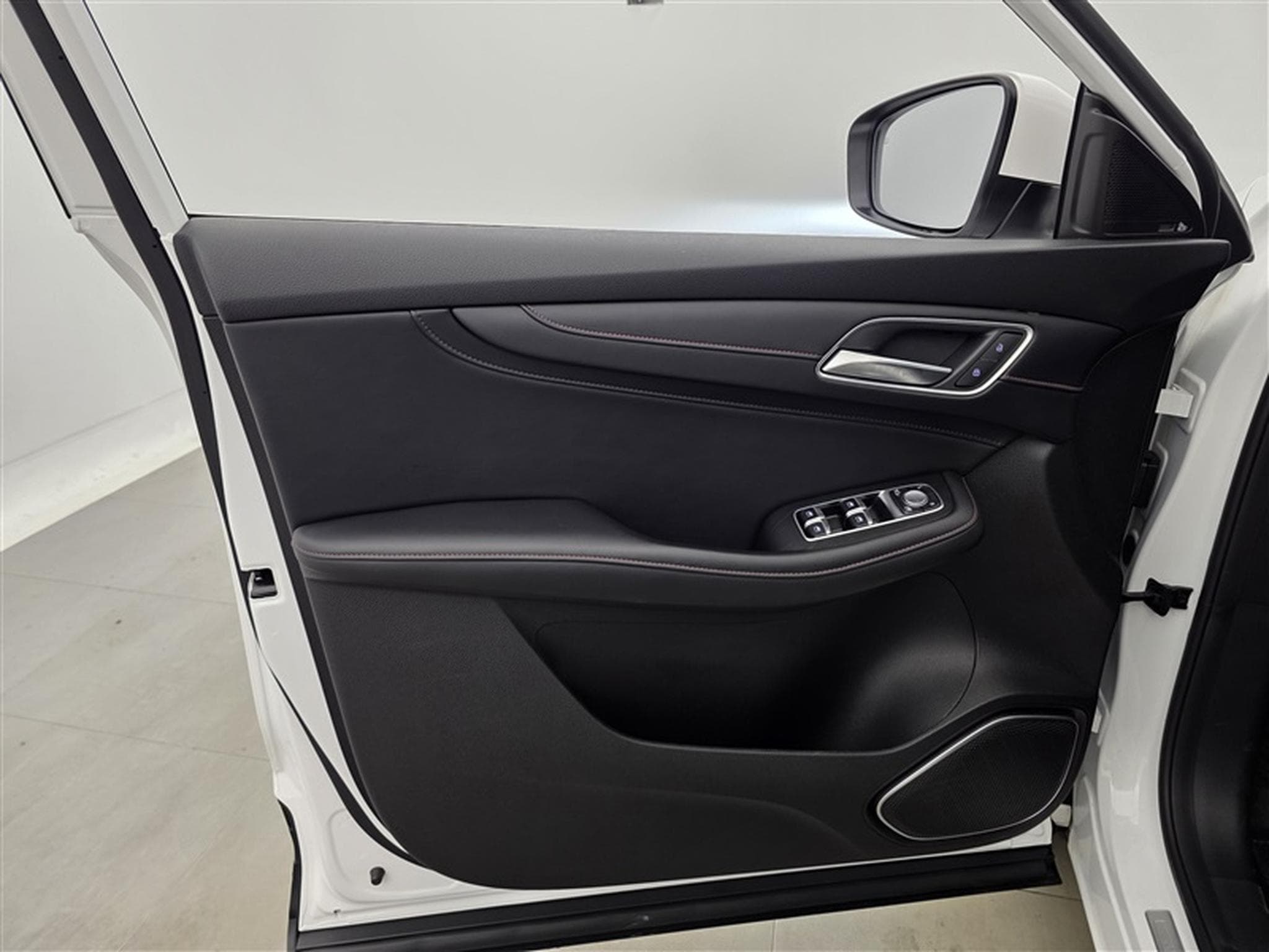 MG HS 1.5 T-GDi 160cv Comfort CUIR / NAVI / CAMERA / CARPLAY (2024) - Foto 17