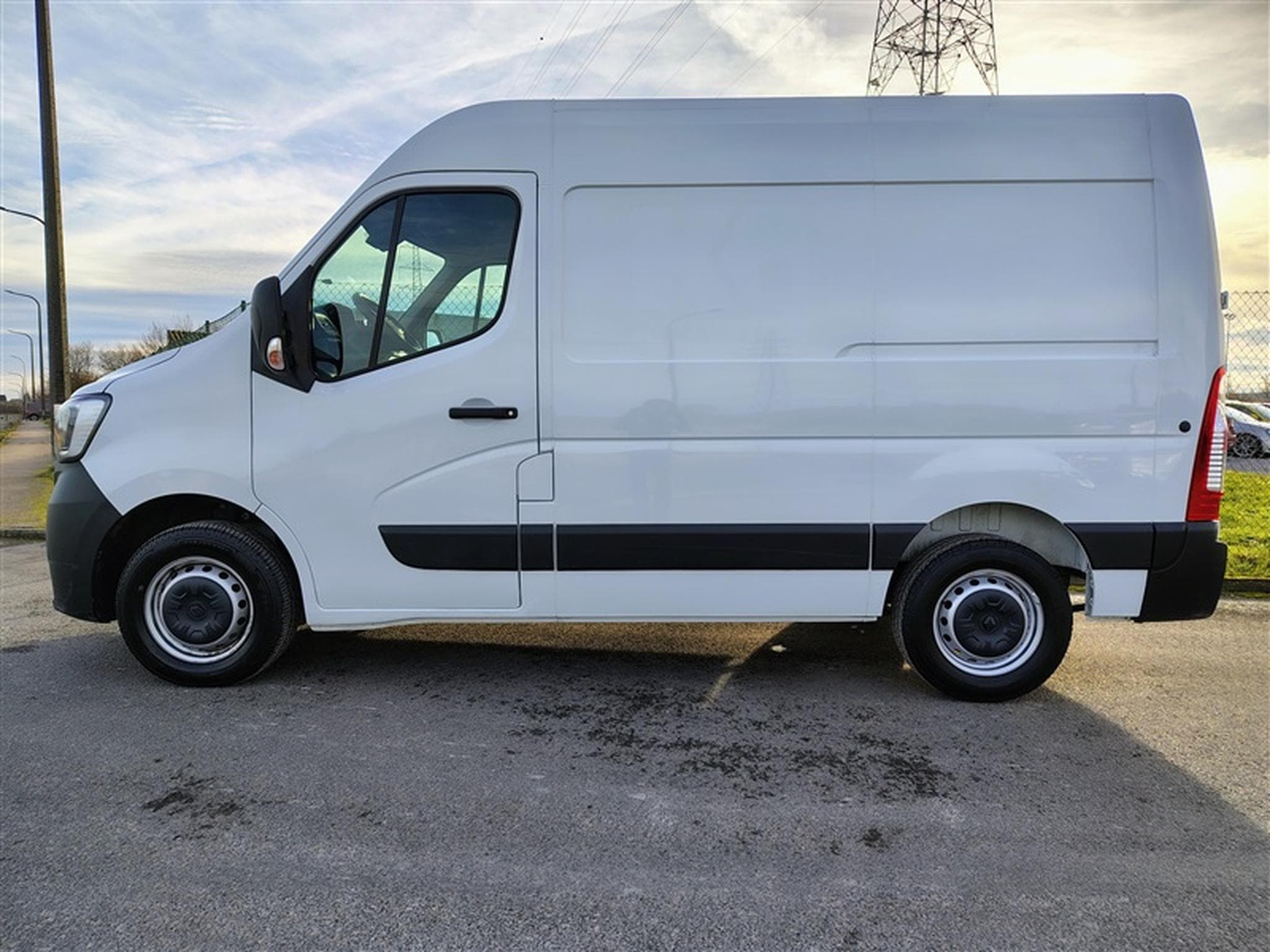 Renault Master 2.3 dCi 136cv L1H2 Confort CLIM / BLUETOOTH (2022) - Foto 3
