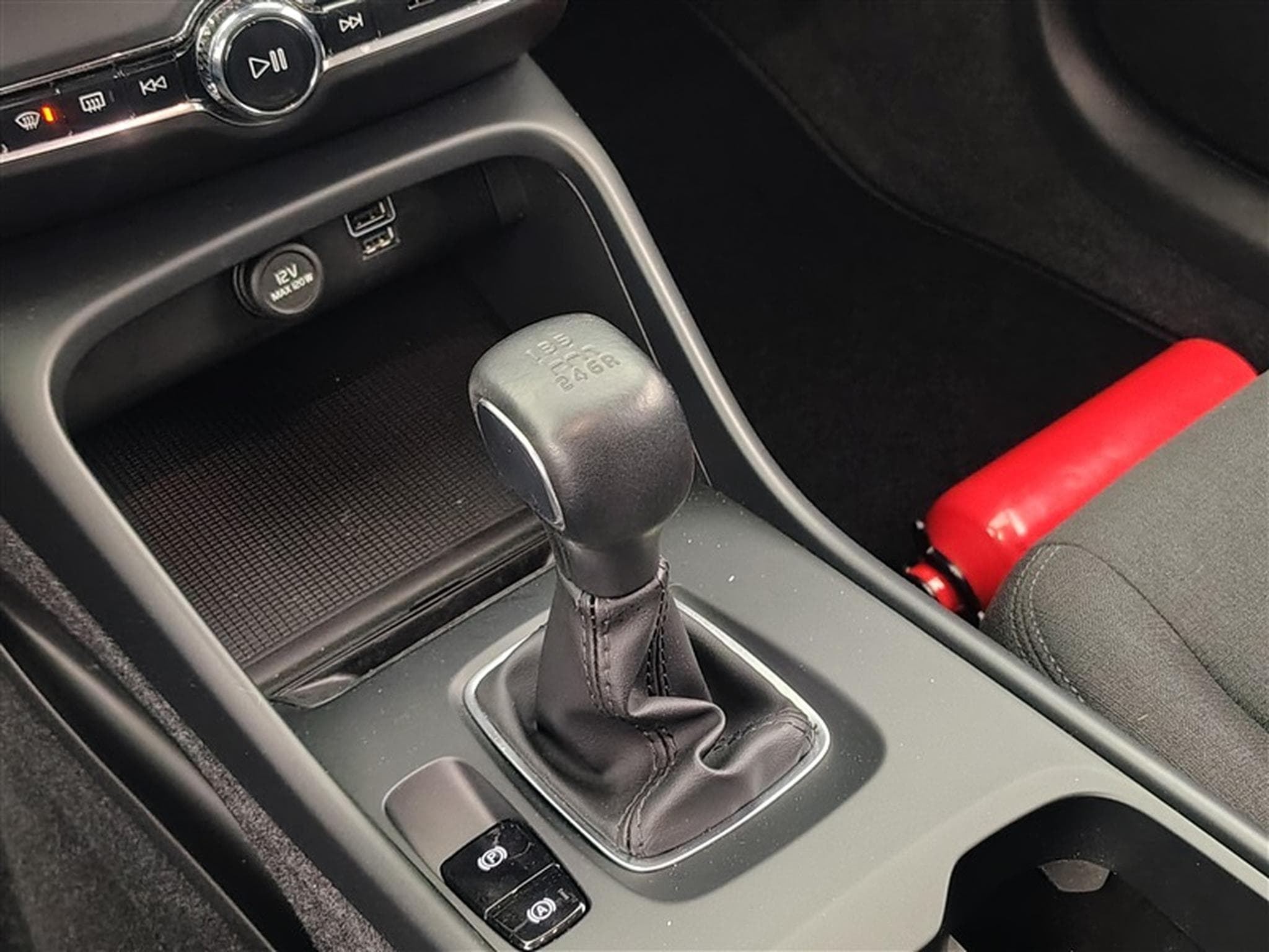 Volvo XC40 1.5 T2 Momentum Navi / Led / PDC av+ar (2021) - Foto 12