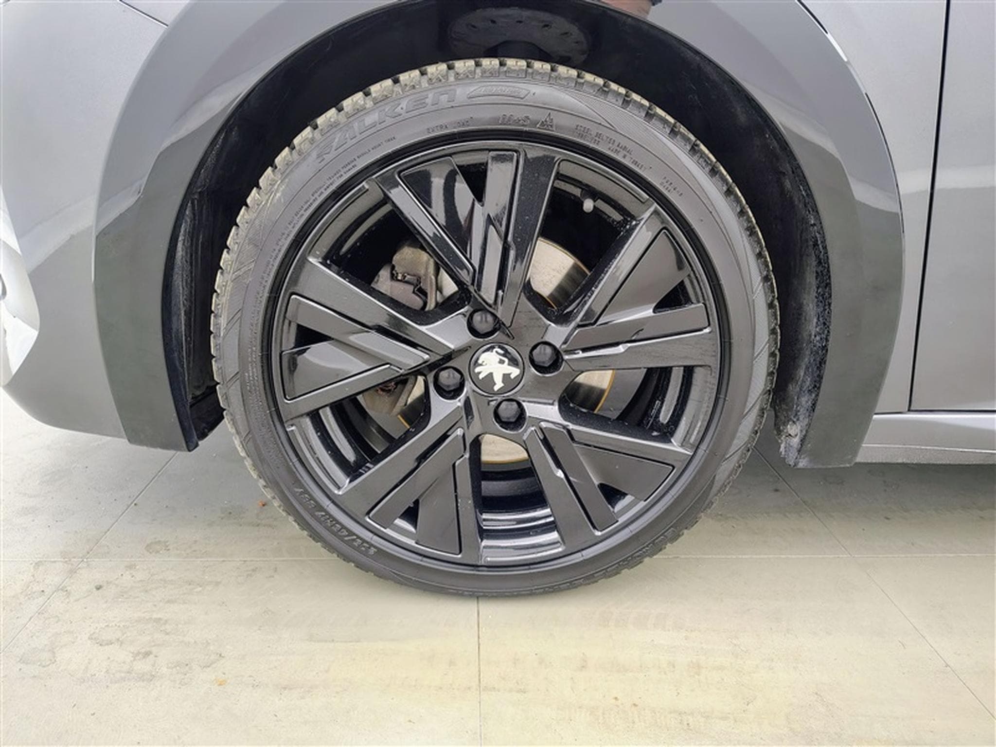 Peugeot 208 1.2 PureTech 130Cv EAT8 GT NAVI / CAMERA / CARPLAY (2023) - Foto 6