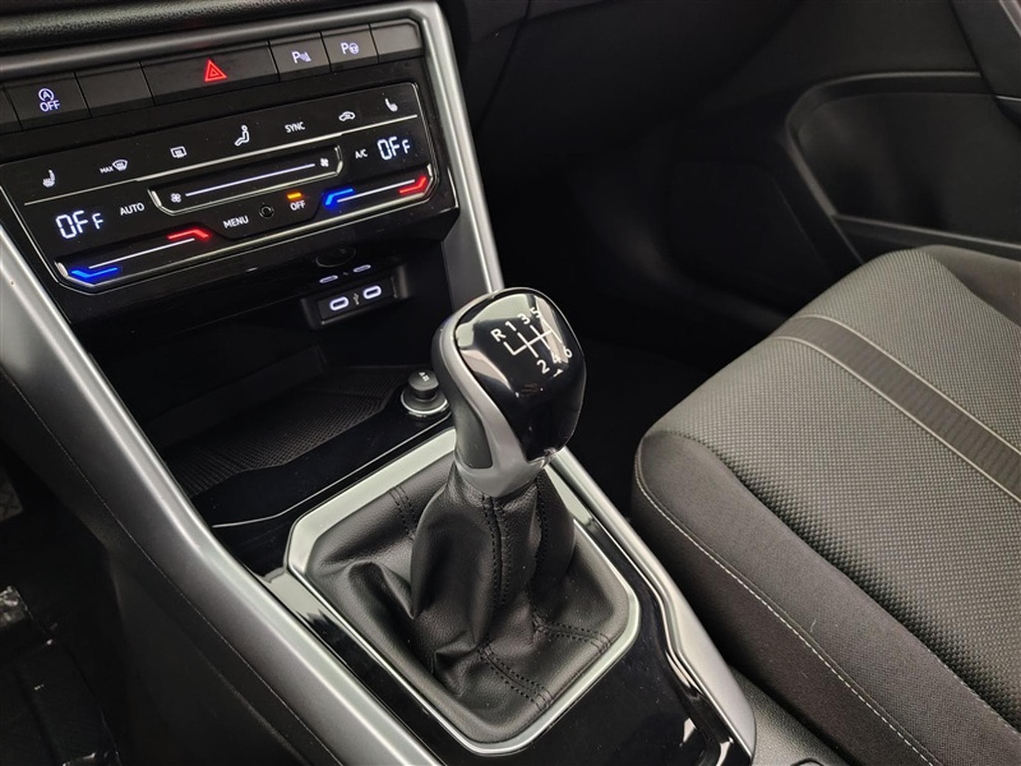 VW T-Roc 1.0 TSI Style (2023) - Foto 12