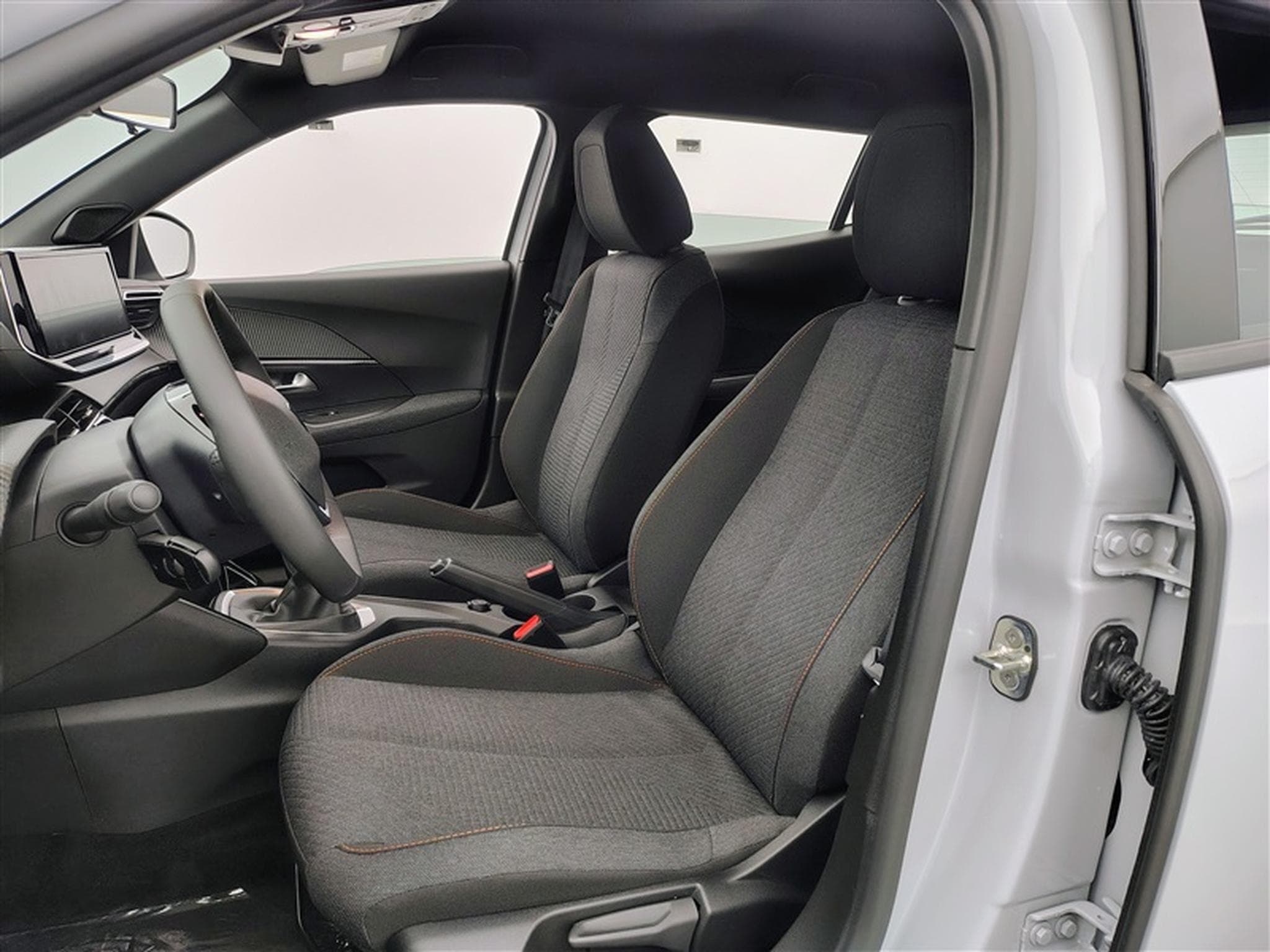 Peugeot 2008 1.2 PureTech 100Cv Style CARPLAY / FULL LED / PDC (2025) - Foto 7