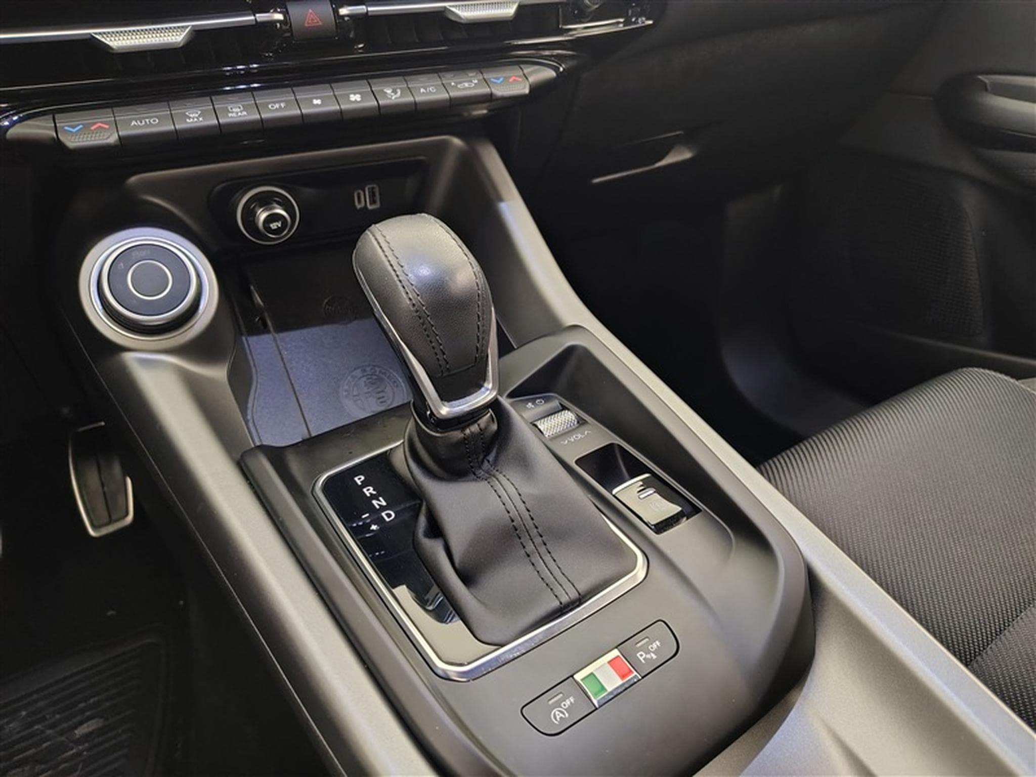 Alfa-Romeo Tonale 1.6 130 TI TCT7 *NAVI/FULL LED/CAM/PDC AV AR/JA18* (2023) - Foto 12