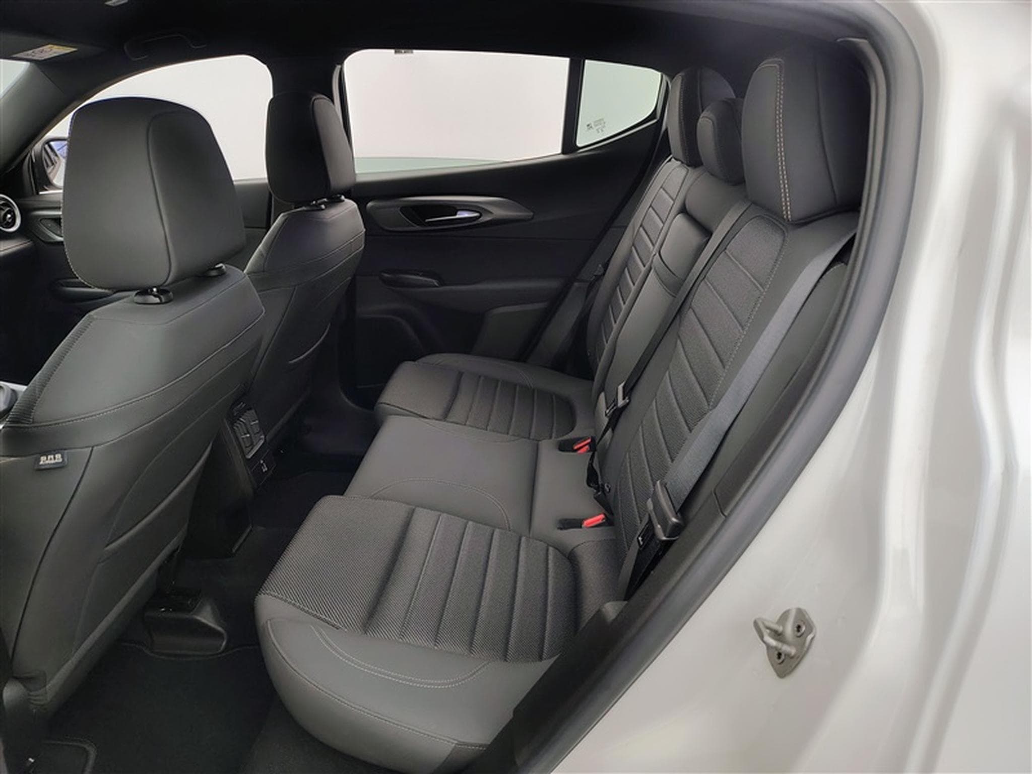 Alfa-Romeo Tonale 1.6 130 TI TCT7 *NAVI/FULL LED/CAM/PDC AV AR/JA18* (2023) - Foto 13