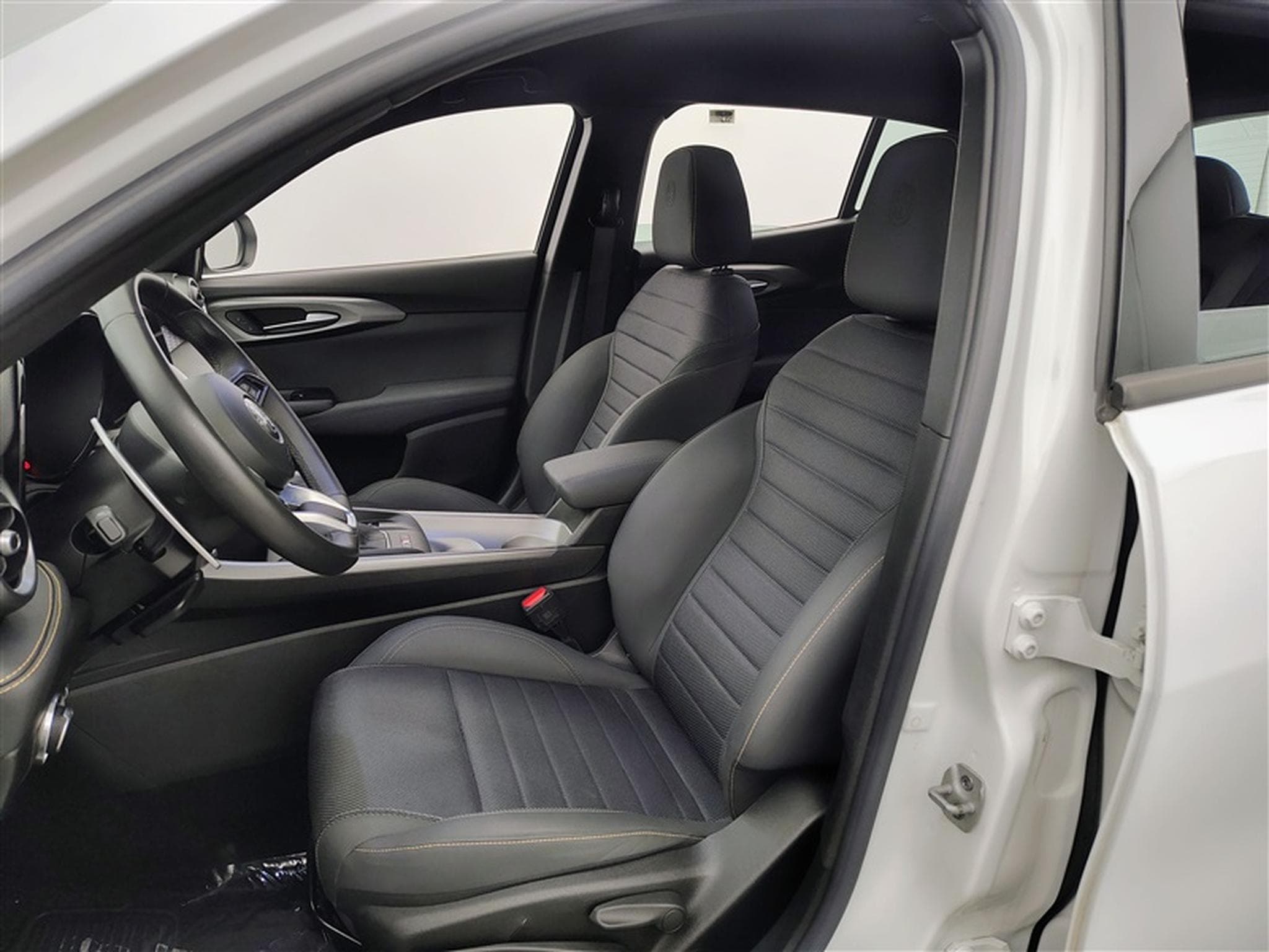 Alfa-Romeo Tonale 1.6 130 TI TCT7 *NAVI/FULL LED/CAM/PDC AV AR/JA18* (2023) - Foto 7