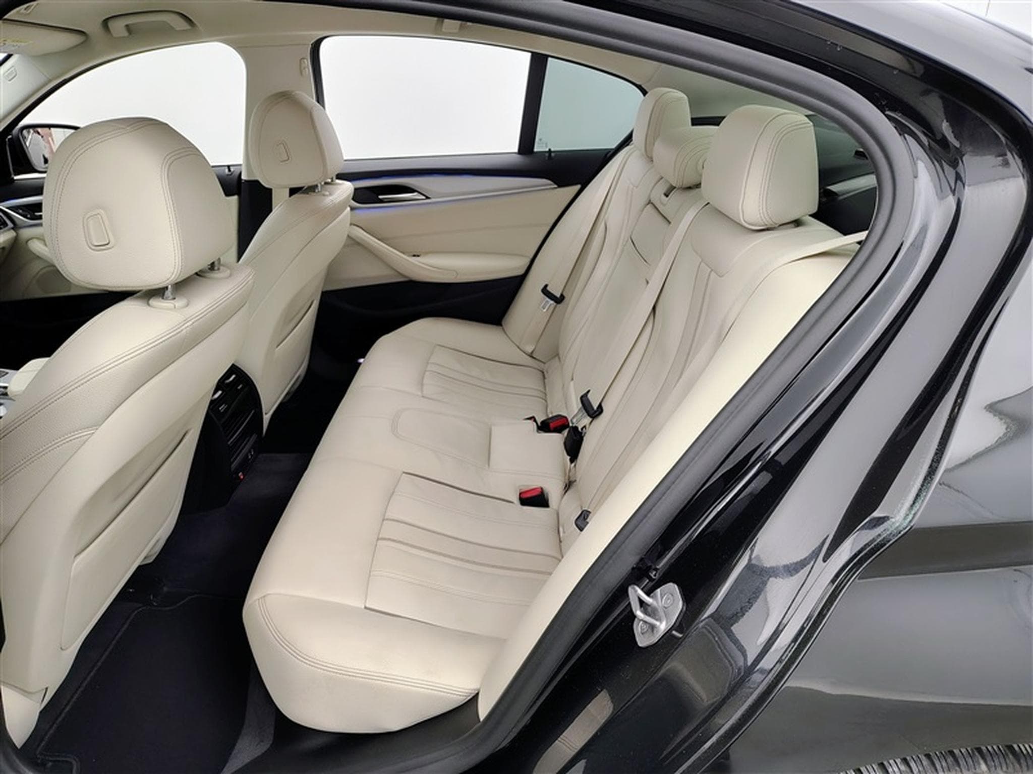BMW 520 520eA PHEV CUIR/NAVI/FULL LED/JA18/PDC (2021) - Foto 13