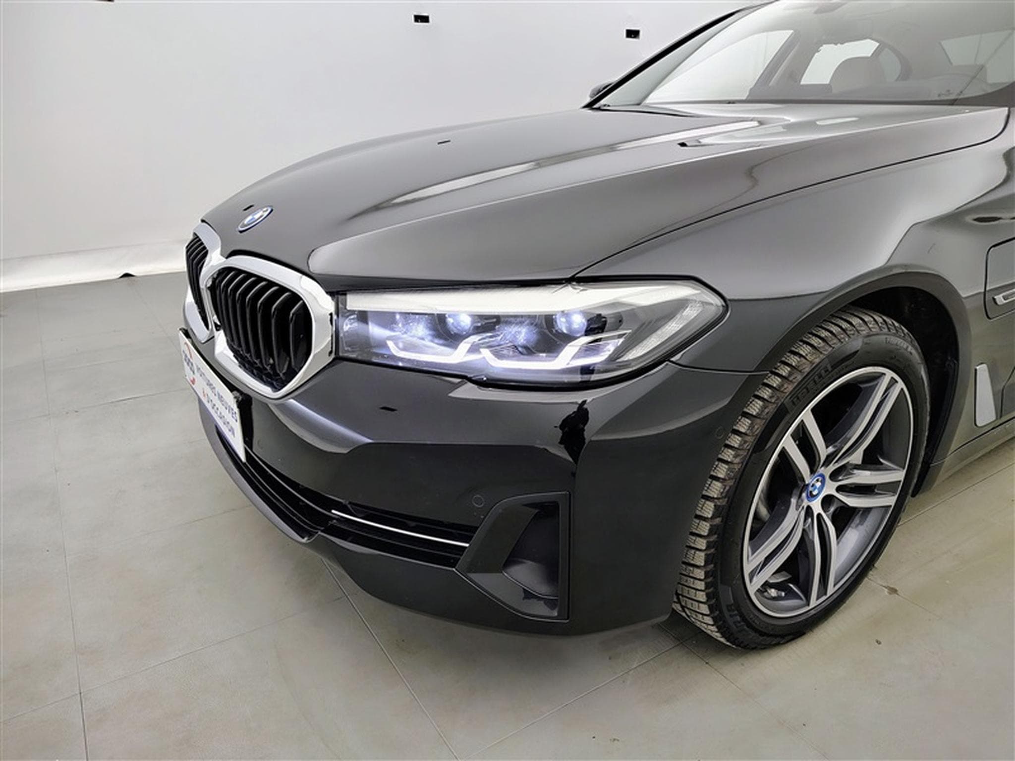 BMW 520 520eA PHEV CUIR/NAVI/FULL LED/JA18/PDC (2021) - Foto 15