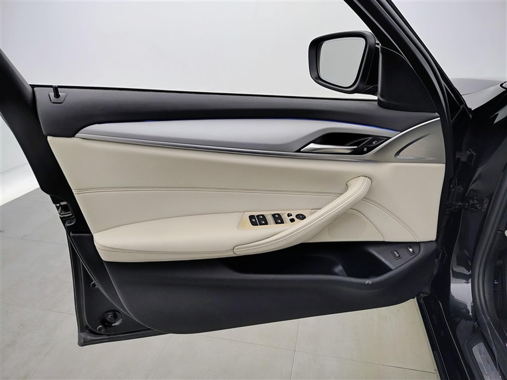 BMW 520 520eA PHEV CUIR/NAVI/FULL LED/JA18/PDC (2021) - Foto 17