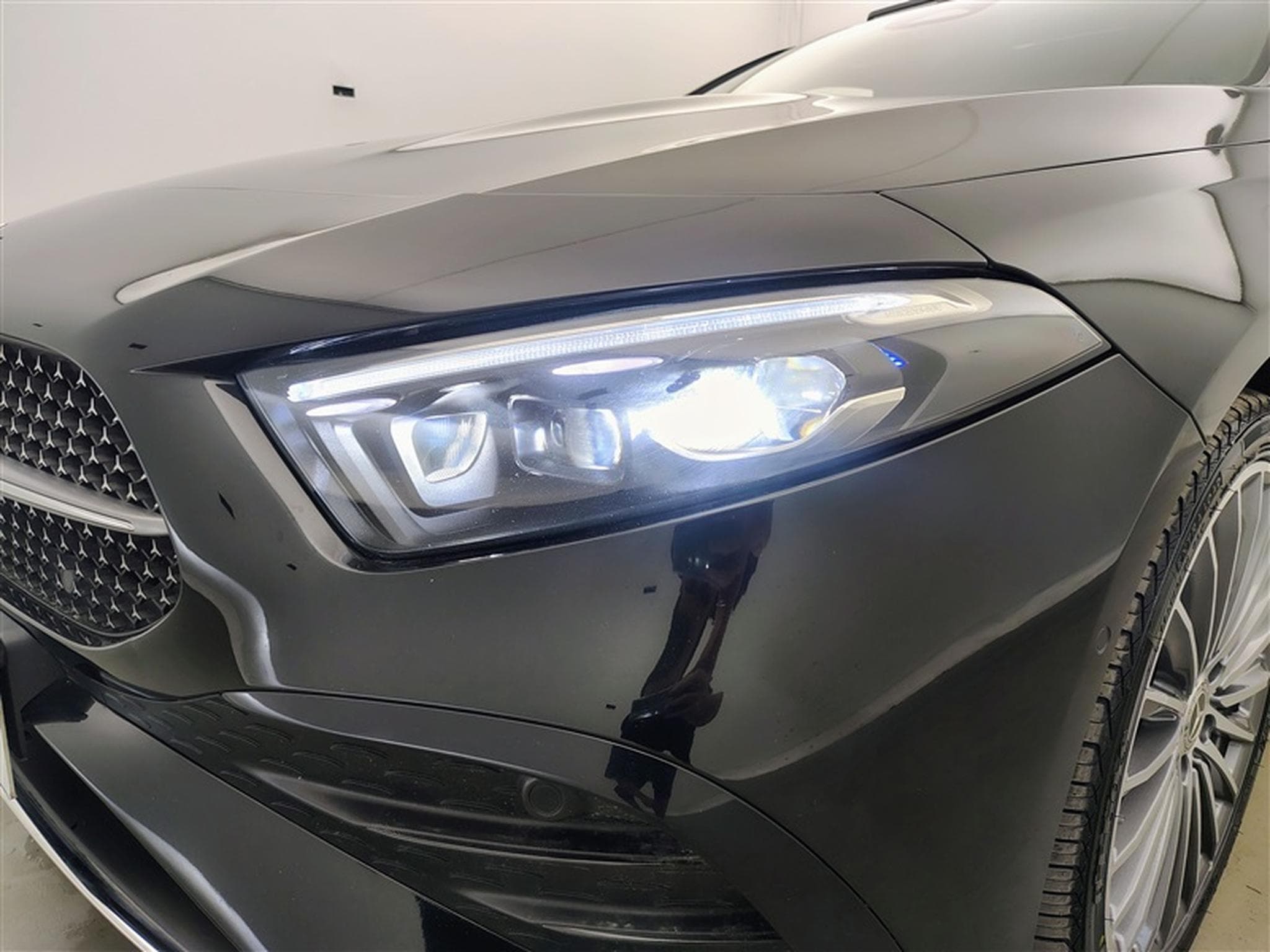 Mercedes A 250 e PHEV AMG Line*NAVI/FULL LED LASER/T.PANO/CAM360/JA19* (2023) - Foto 15