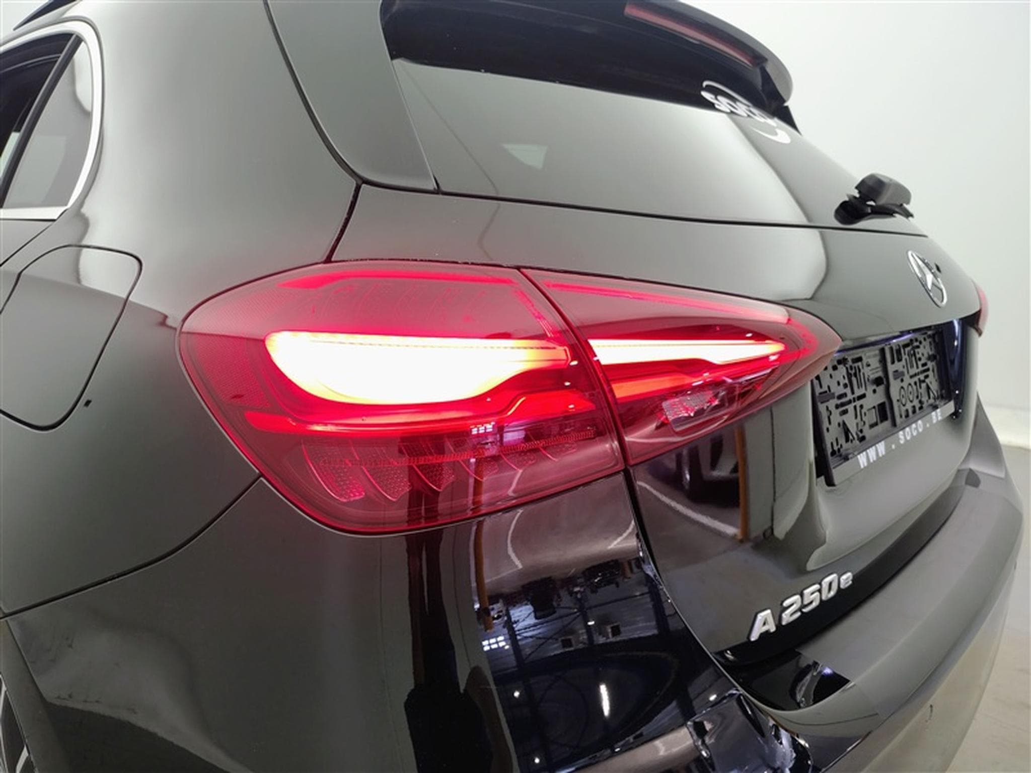 Mercedes A 250 e PHEV AMG Line*NAVI/FULL LED LASER/T.PANO/CAM360/JA19* (2023) - Foto 16