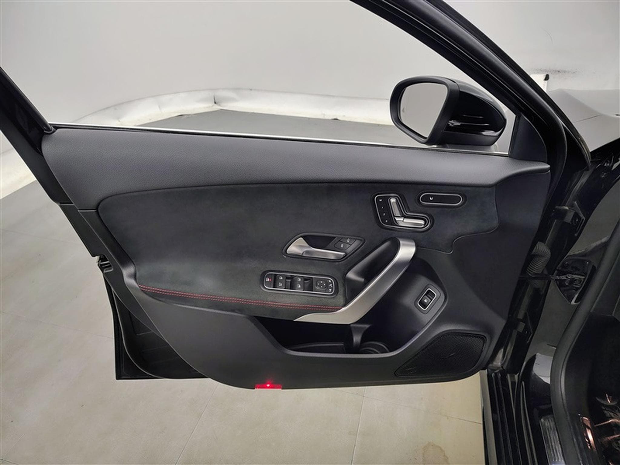 Mercedes A 250 e PHEV AMG Line*NAVI/FULL LED LASER/T.PANO/CAM360/JA19* (2023) - Foto 17