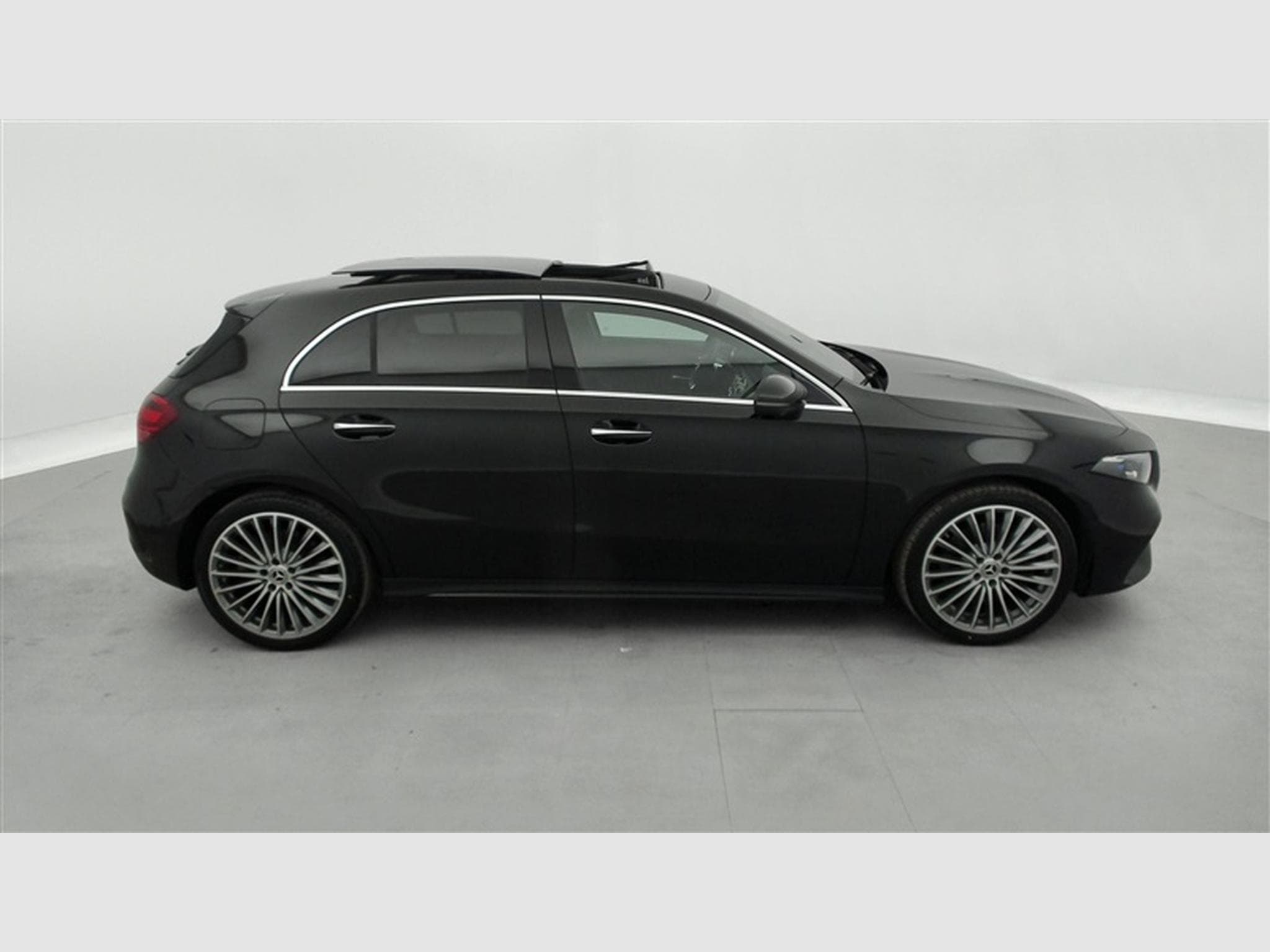Mercedes A 250 e PHEV AMG Line*NAVI/FULL LED LASER/T.PANO/CAM360/JA19* (2023) - Foto 25