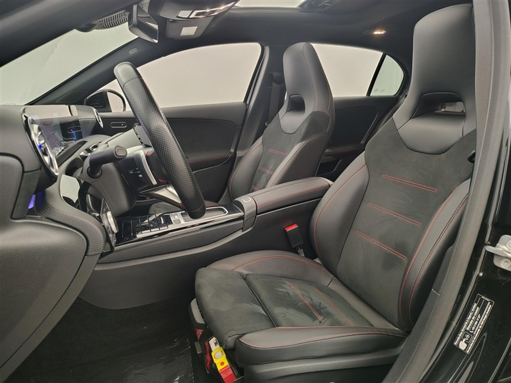 Mercedes A 250 e PHEV AMG Line*NAVI/FULL LED LASER/T.PANO/CAM360/JA19* (2023) - Foto 7