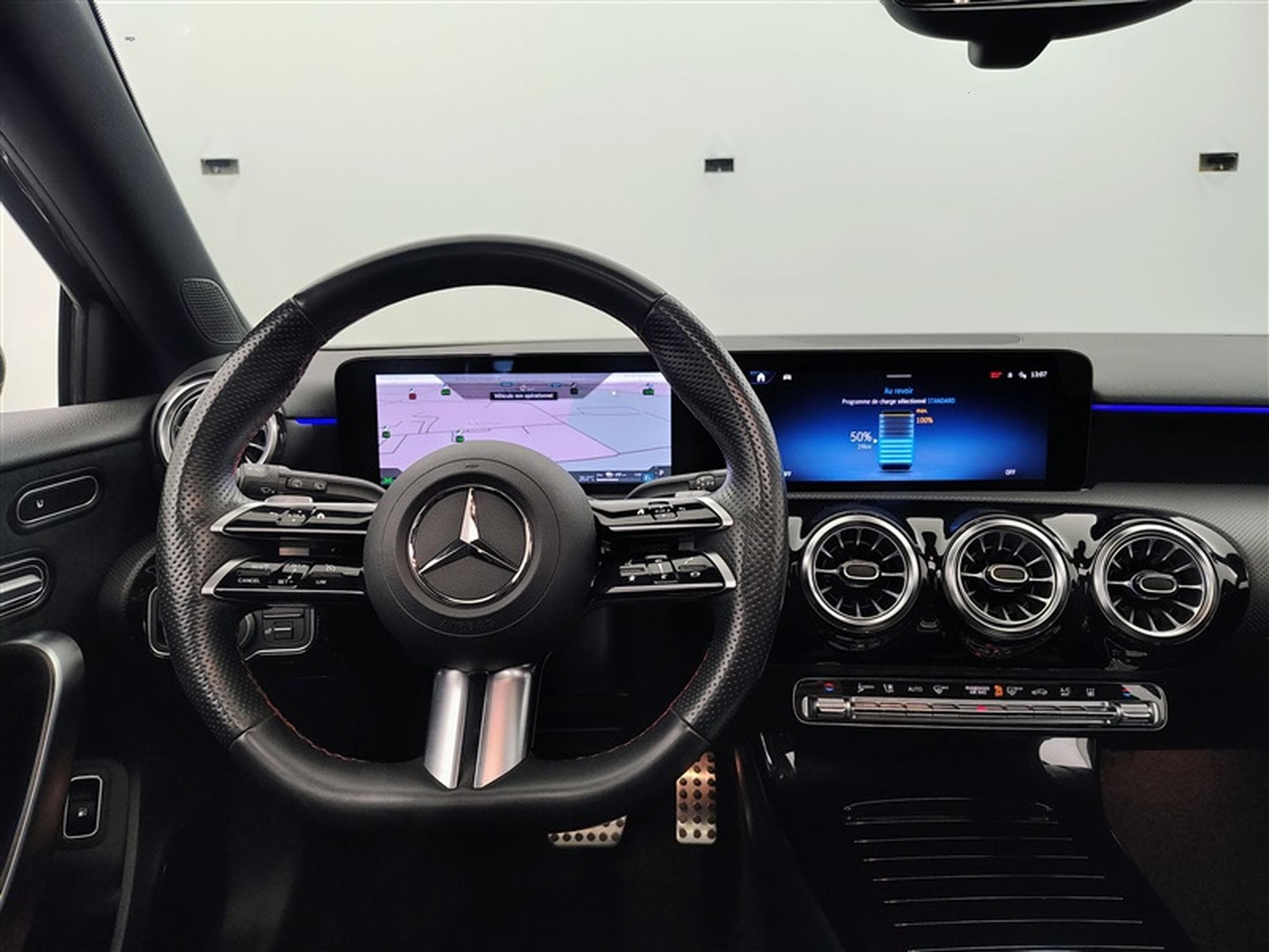 Mercedes A 250 e PHEV AMG Line*NAVI/FULL LED LASER/T.PANO/CAM360/JA19* (2023) - Foto 9