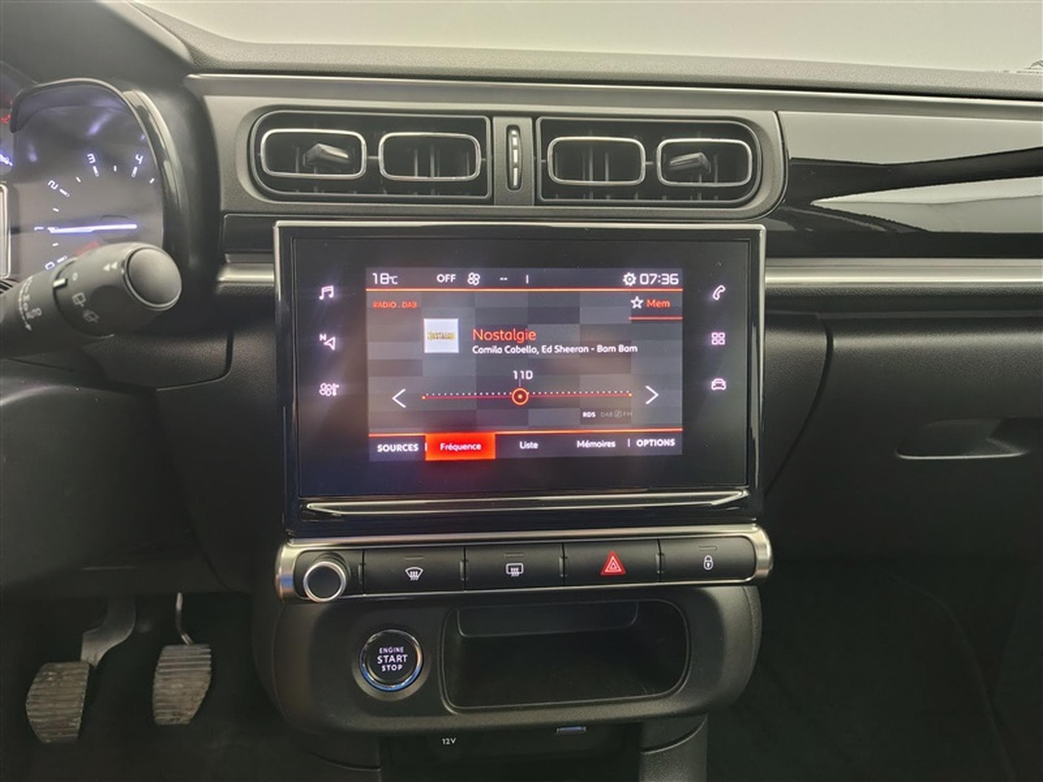 Citroen C3 1.2i PureTech Shine CARPLAY / FULL LED / JA 16" (2023) - Foto 11