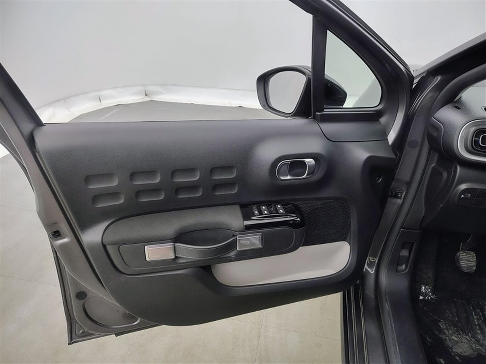Citroen C3 1.2i PureTech Shine CARPLAY / FULL LED / JA 16" (2023) - Foto 16