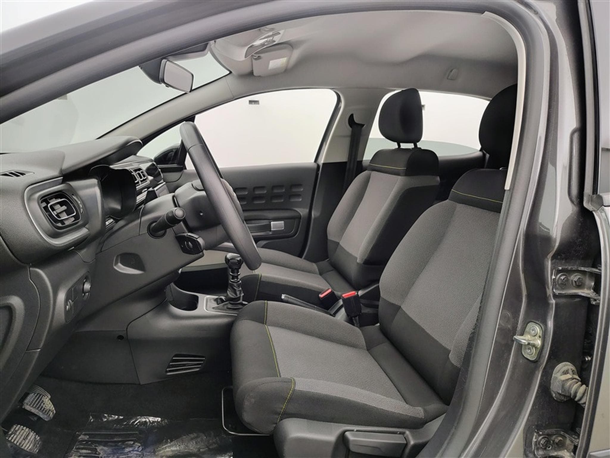 Citroen C3 1.2i PureTech Shine CARPLAY / FULL LED / JA 16" (2023) - Foto 7