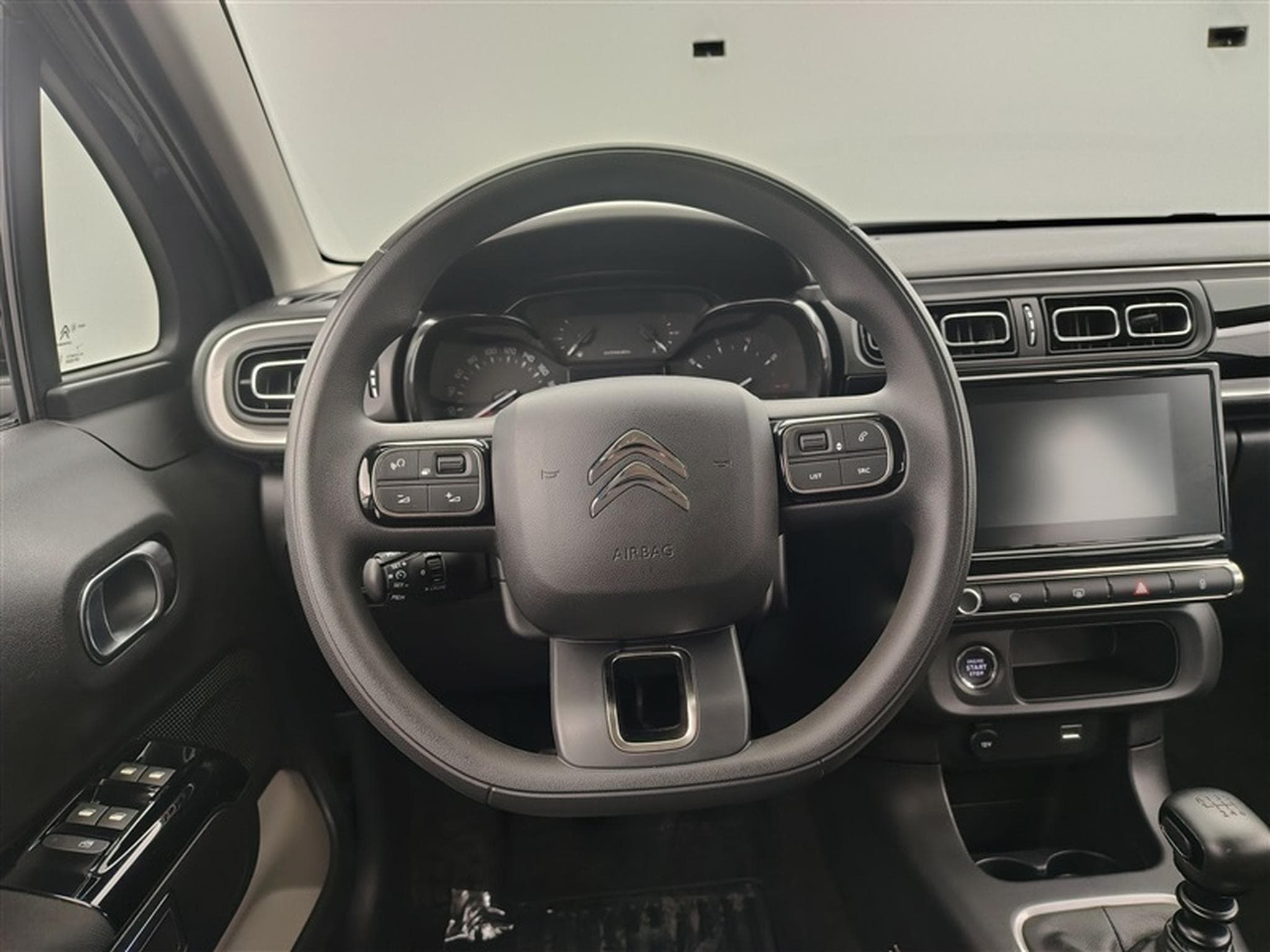 Citroen C3 1.2i PureTech Shine CARPLAY / FULL LED / JA 16" (2023) - Foto 9