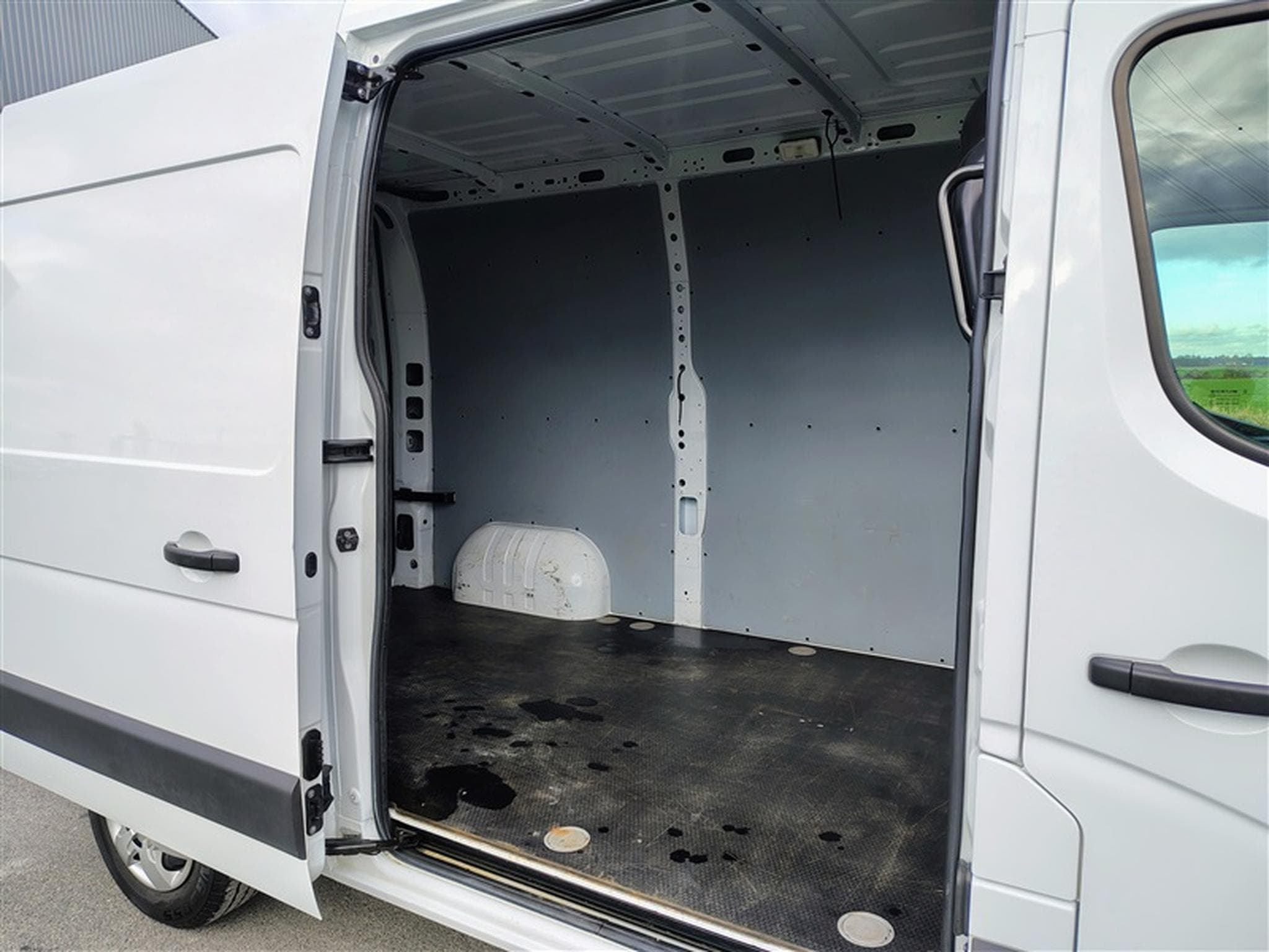 Nissan Interstar Interstar 2.3 dCi 35 L2H2 Acenta HD S/S (EUVI-E) (2023) - Photo 13
