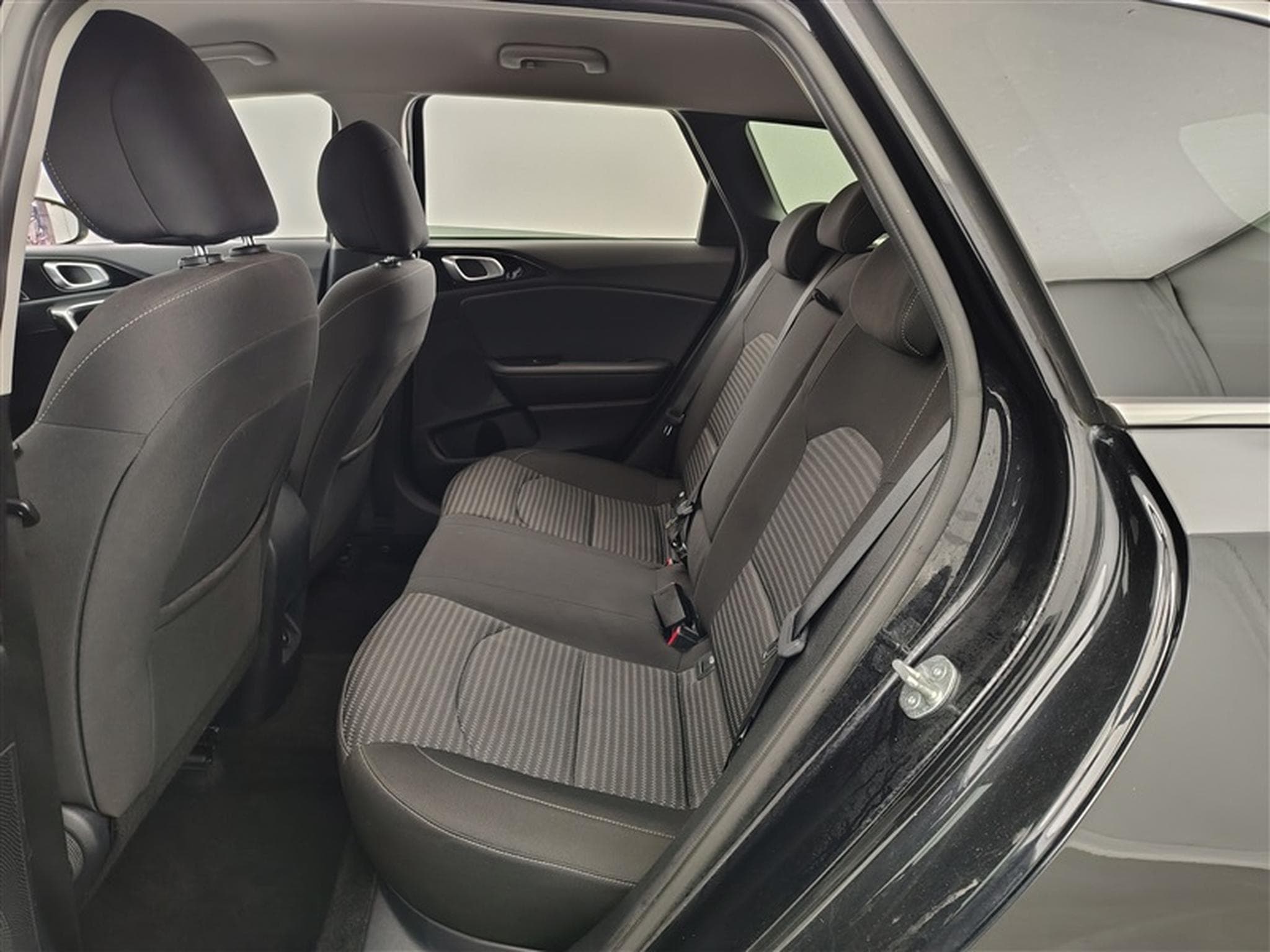 Kia Ceed Sw 1.0 T-GDi Gold NAVI / CAMERA / JA 16" (2023) - Photo 13