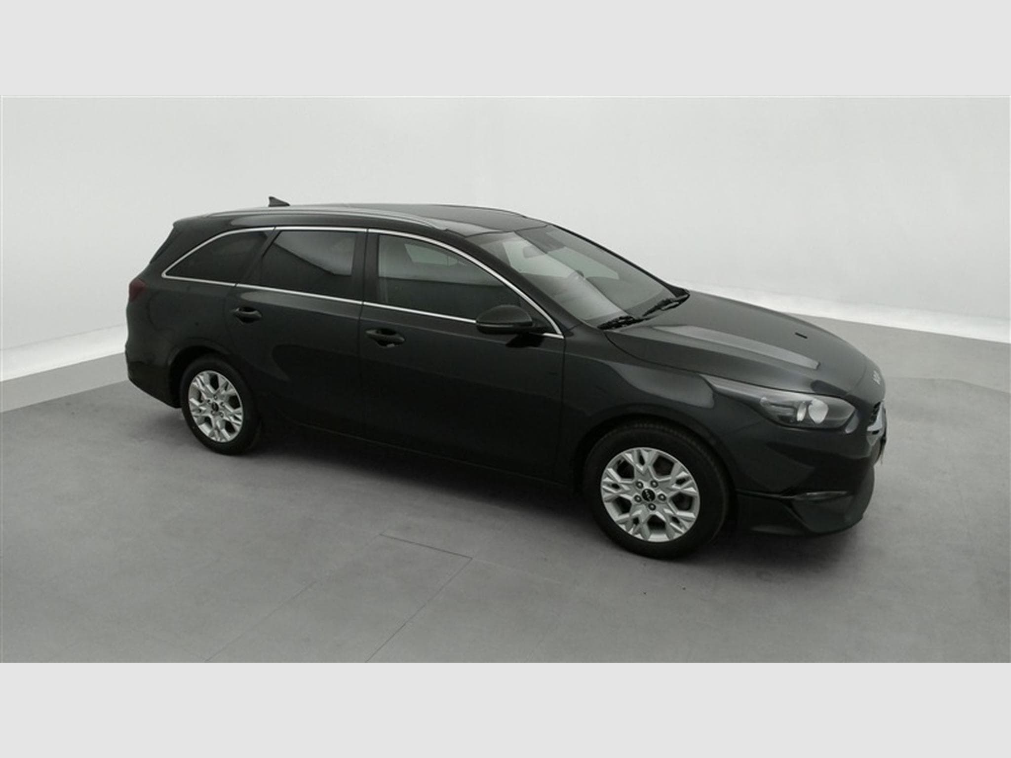 Kia Ceed Sw 1.0 T-GDi Gold NAVI / CAMERA / JA 16" (2023) - Photo 23
