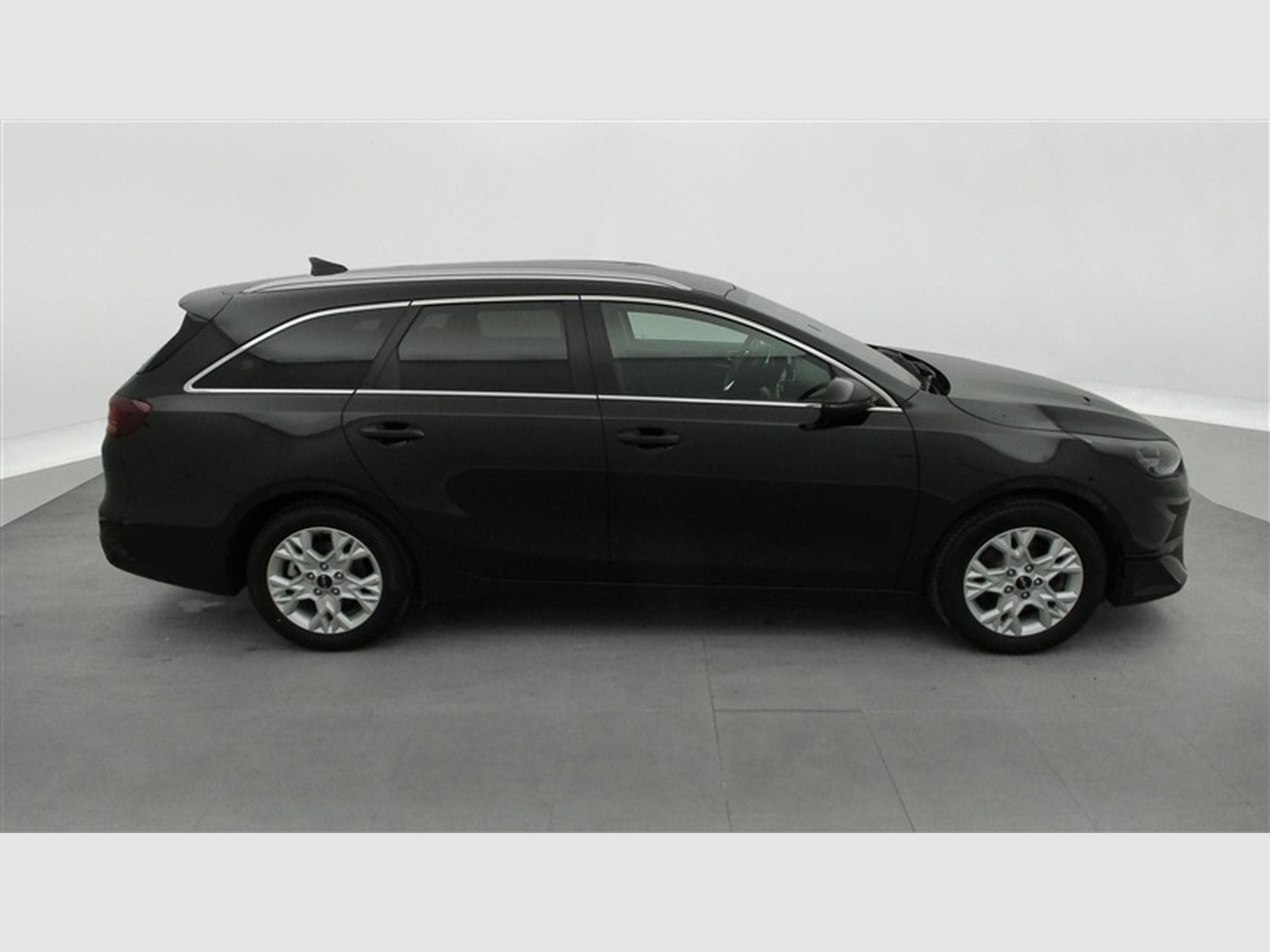 Kia Ceed Sw 1.0 T-GDi Gold NAVI / CAMERA / JA 16" (2023) - Photo 24
